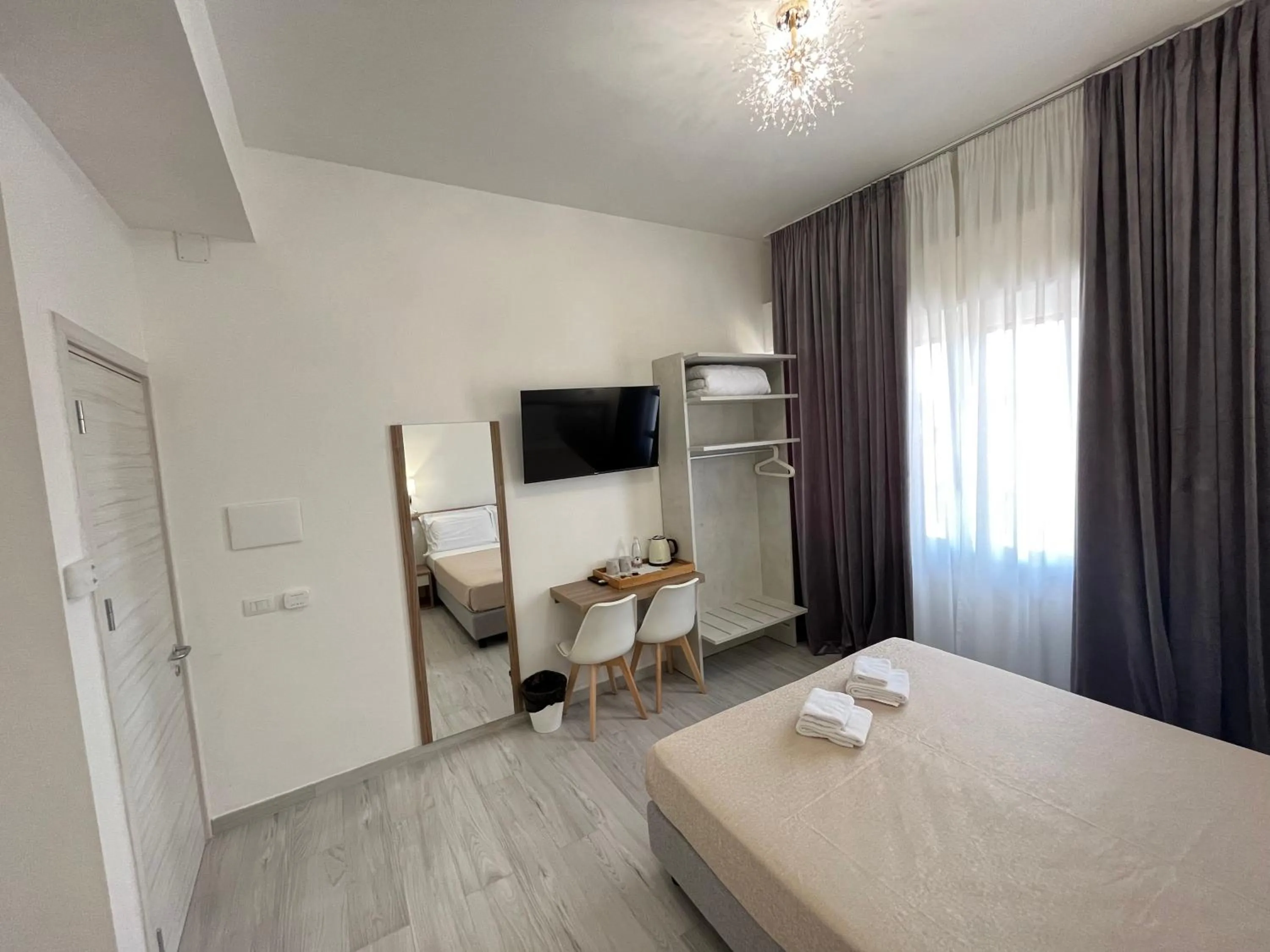 Photo of the whole room, Bed in Hotel Ester