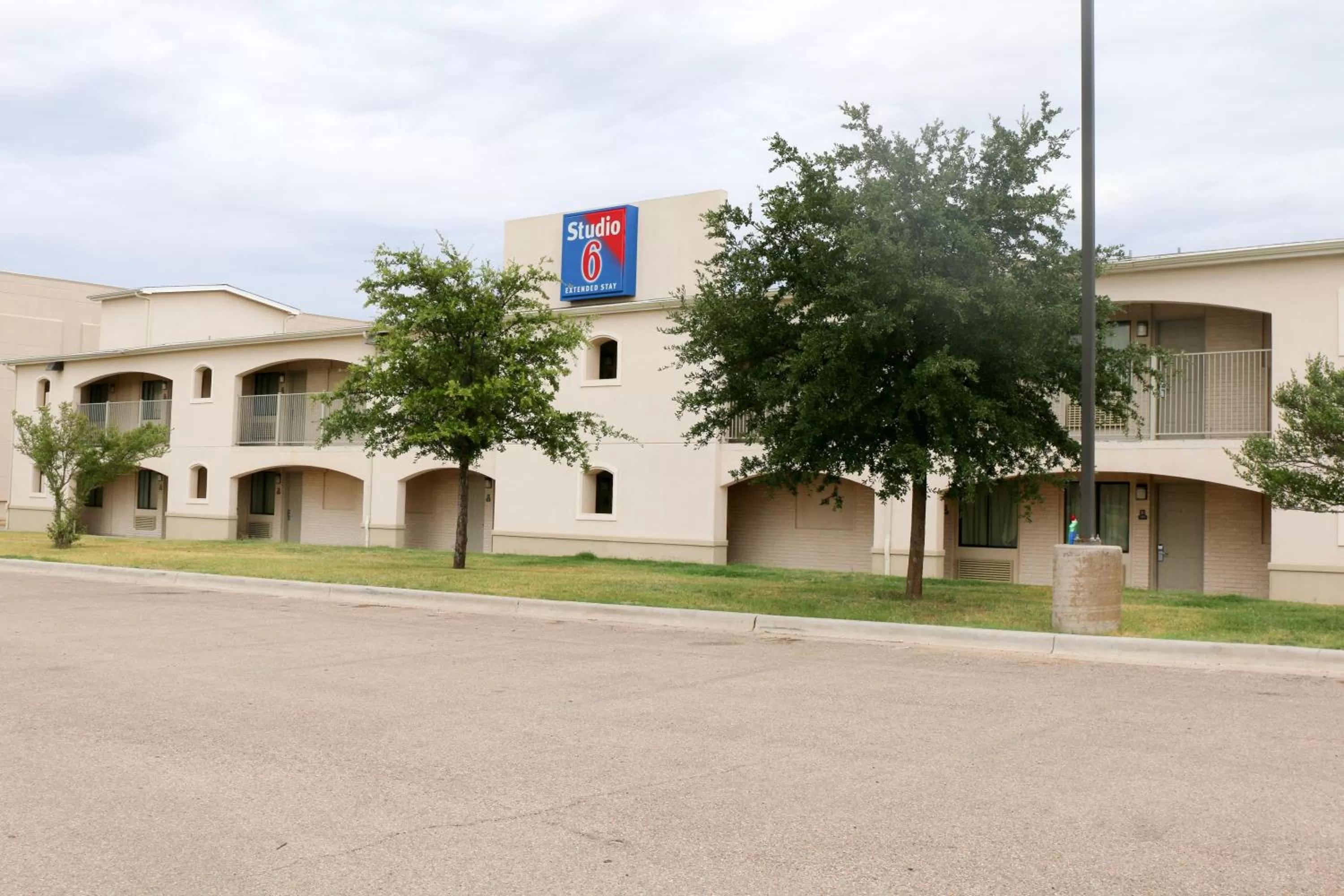 Facade/entrance in Studio 6-Lubbock, TX - Medical Center