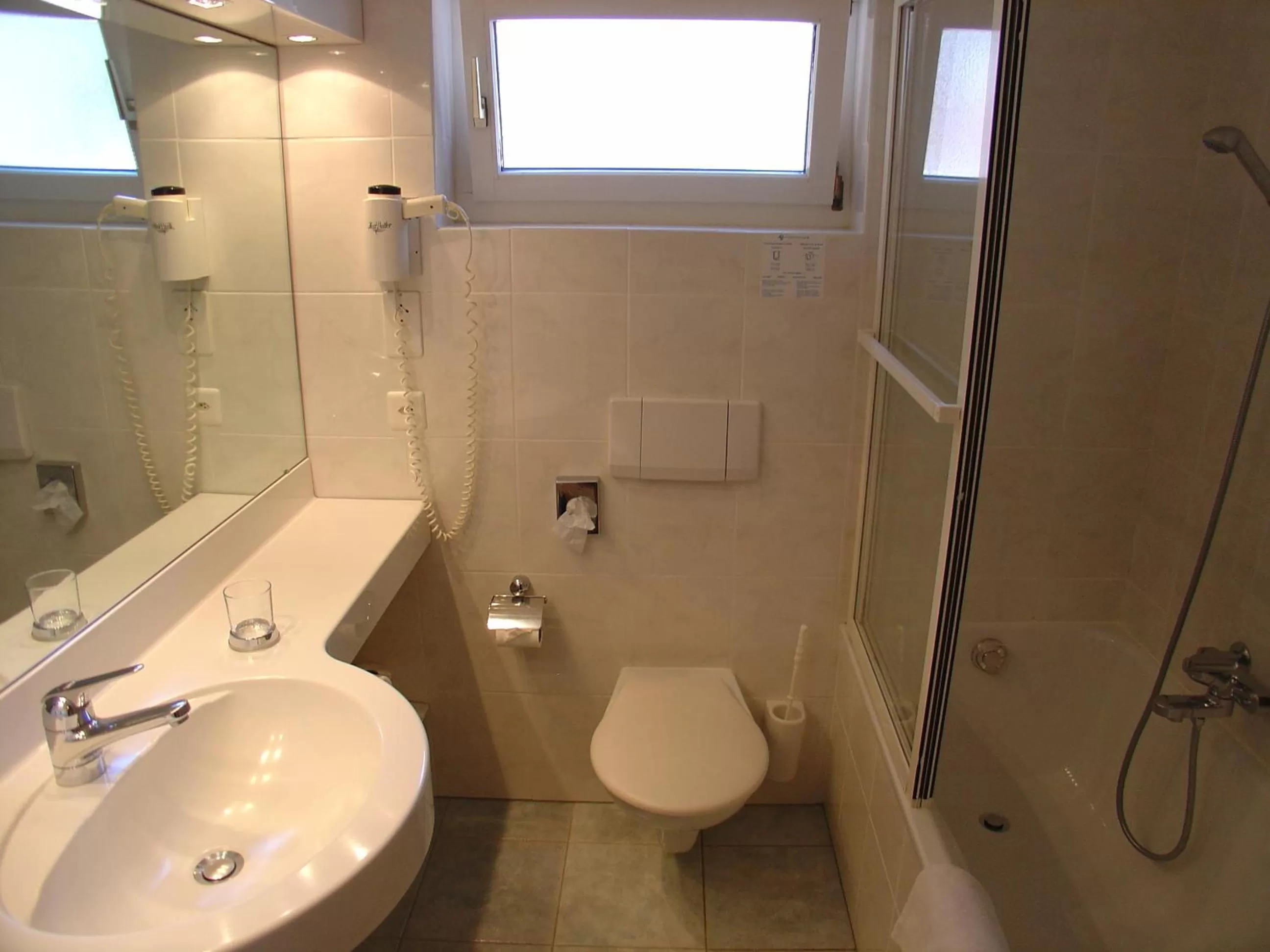 Bathroom in Hotel Europa