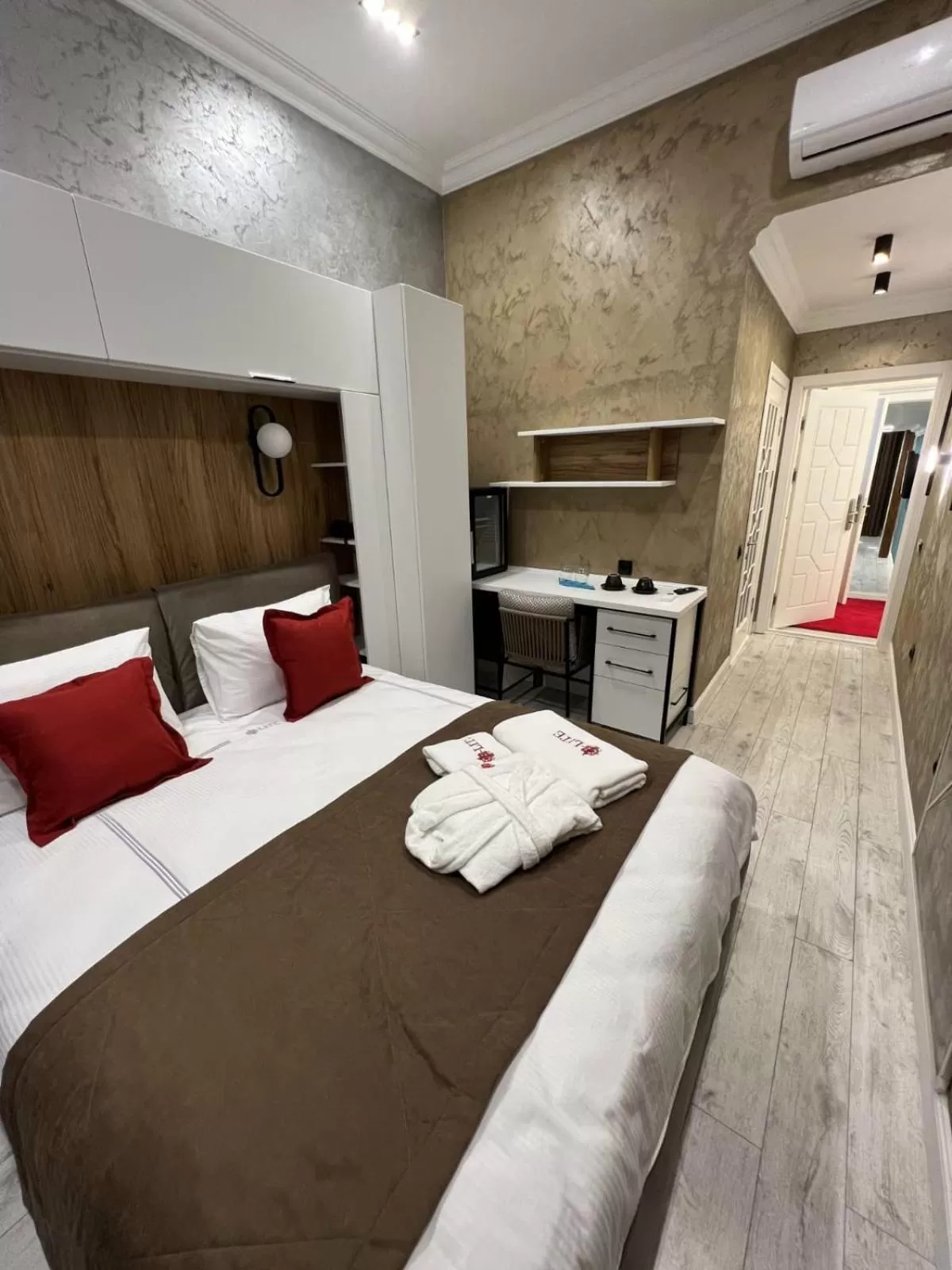 Bed in E-lite& Meatador