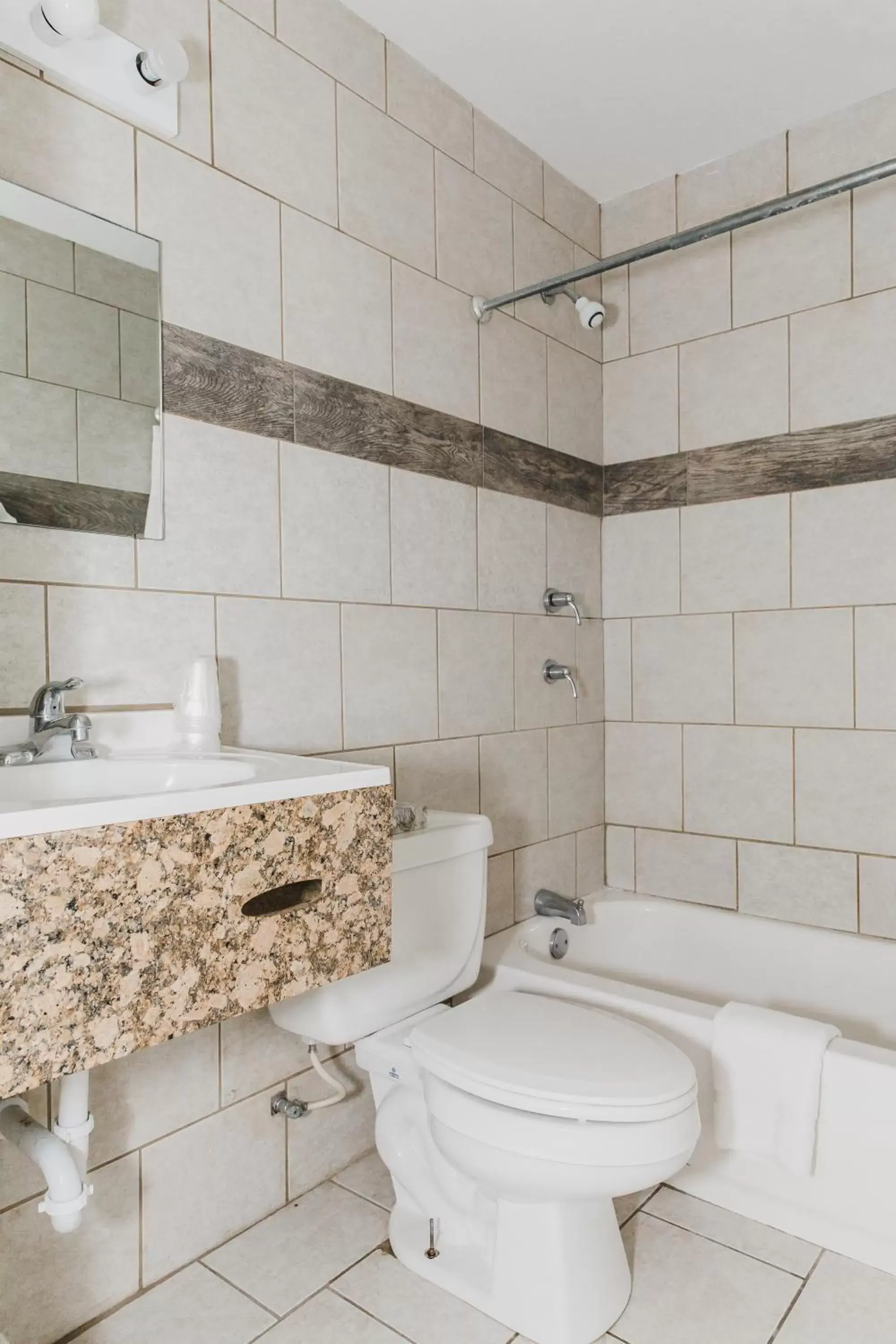 Two-Bedroom Apartment - Room K in Heart of Wildwood Boardwalk Motel Two-Bedroom Apartment - Room K in Heart of Wildwood Boardwalk Motel