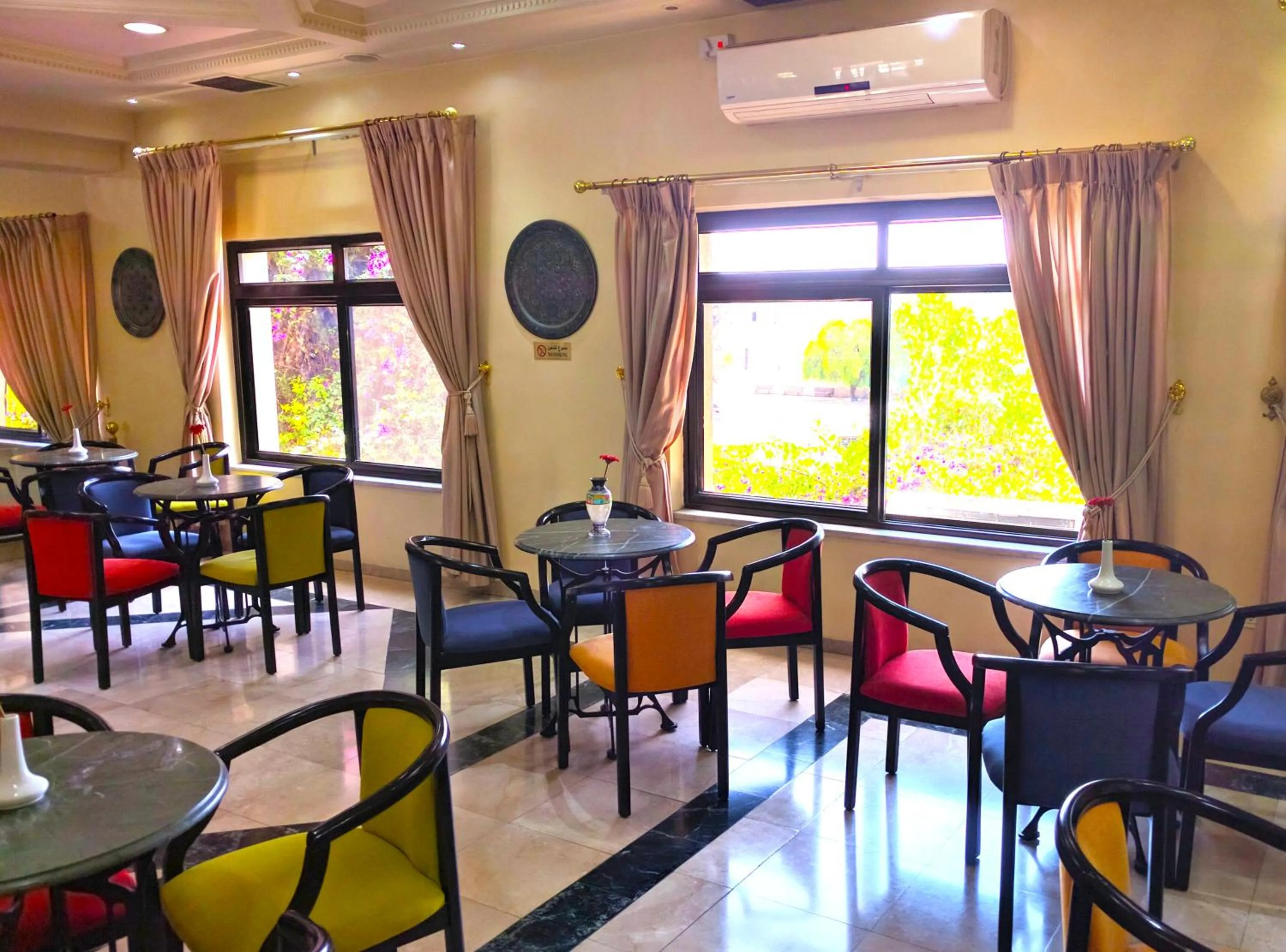 Restaurant/places to eat in Holy Land Hotel