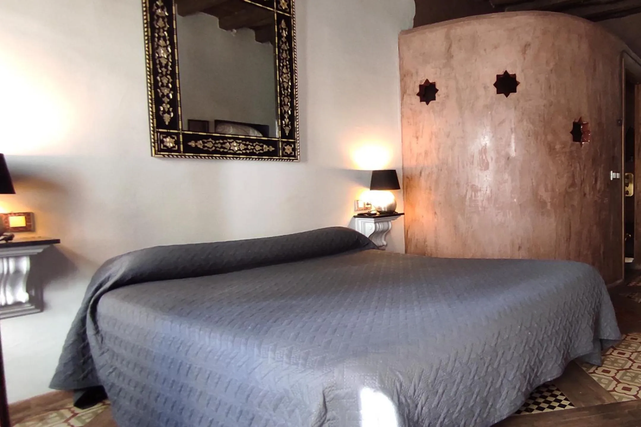 Photo of the whole room, Bed in Hotel la Boheme