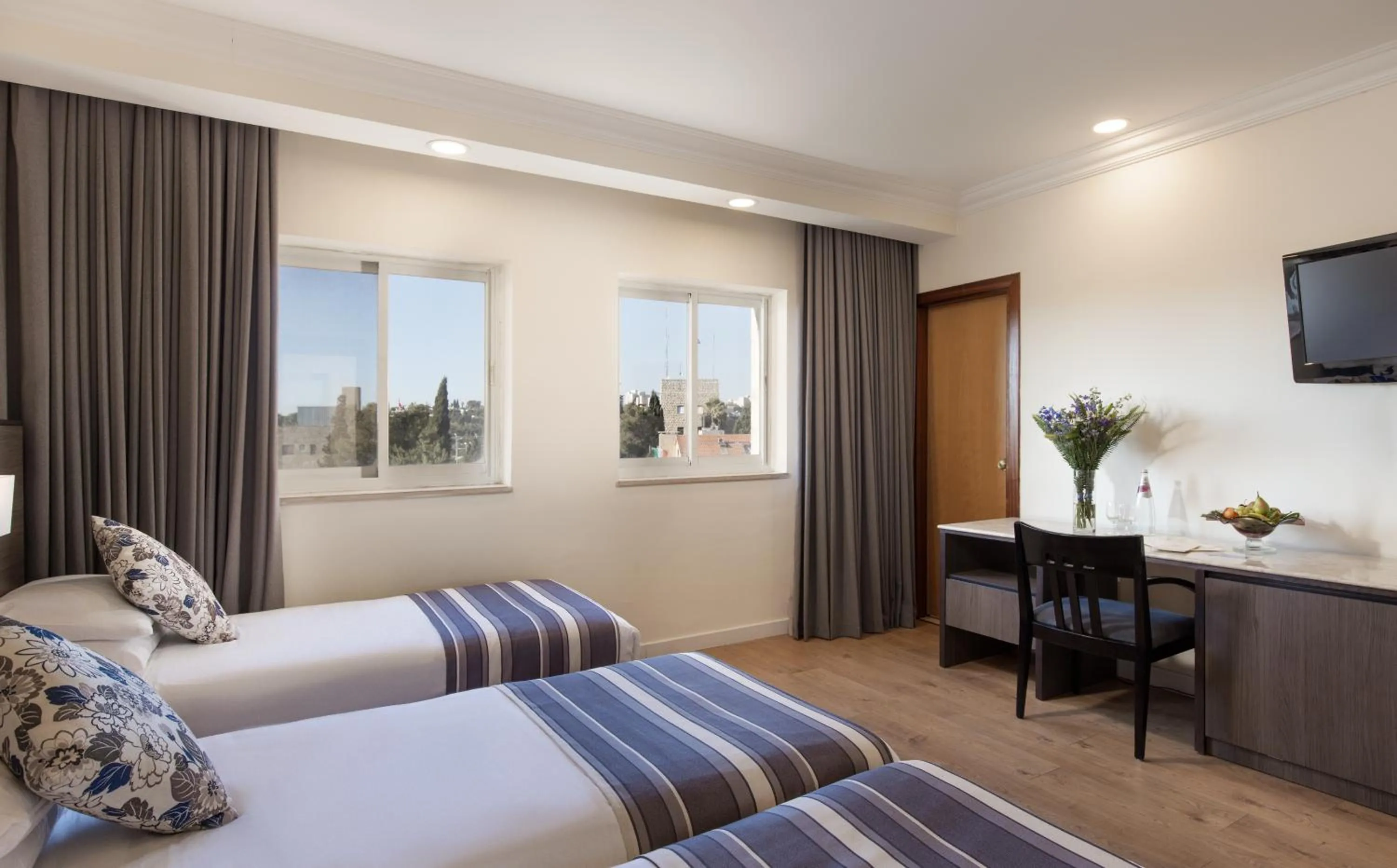 Bedroom, Bed in Ambassador Hotel