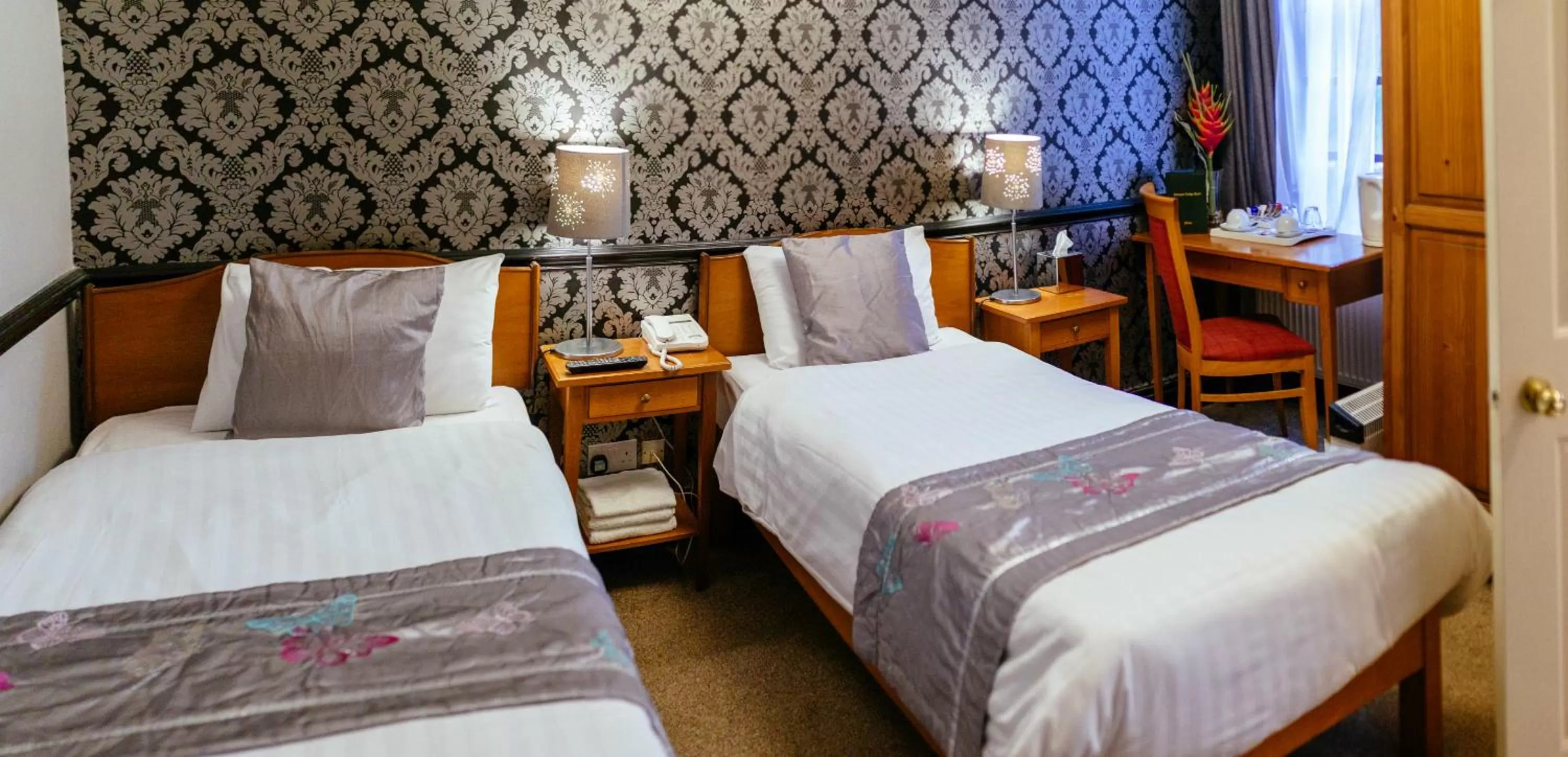 Bedroom, Bed in Pymgate Lodge Hotel Manchester Airport