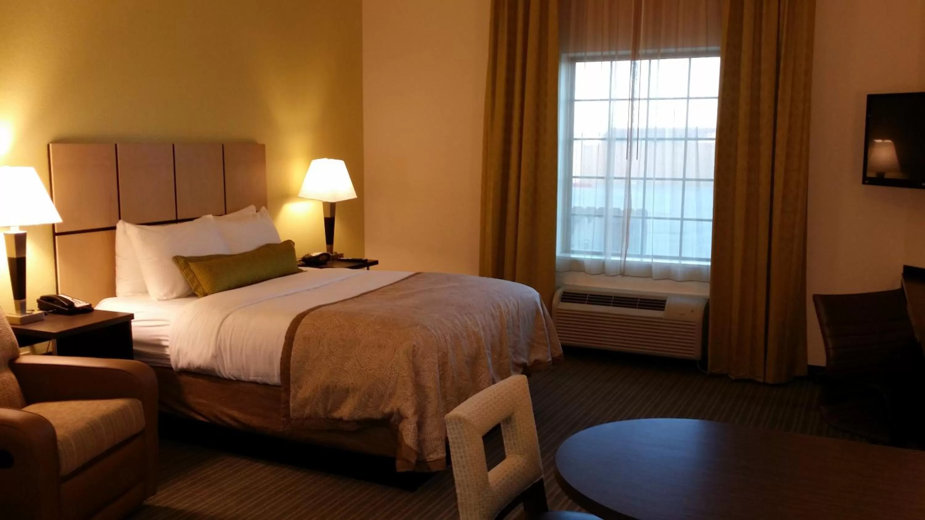 Photo of the whole room, Bed in Candlewood Suites Monahans by IHG
