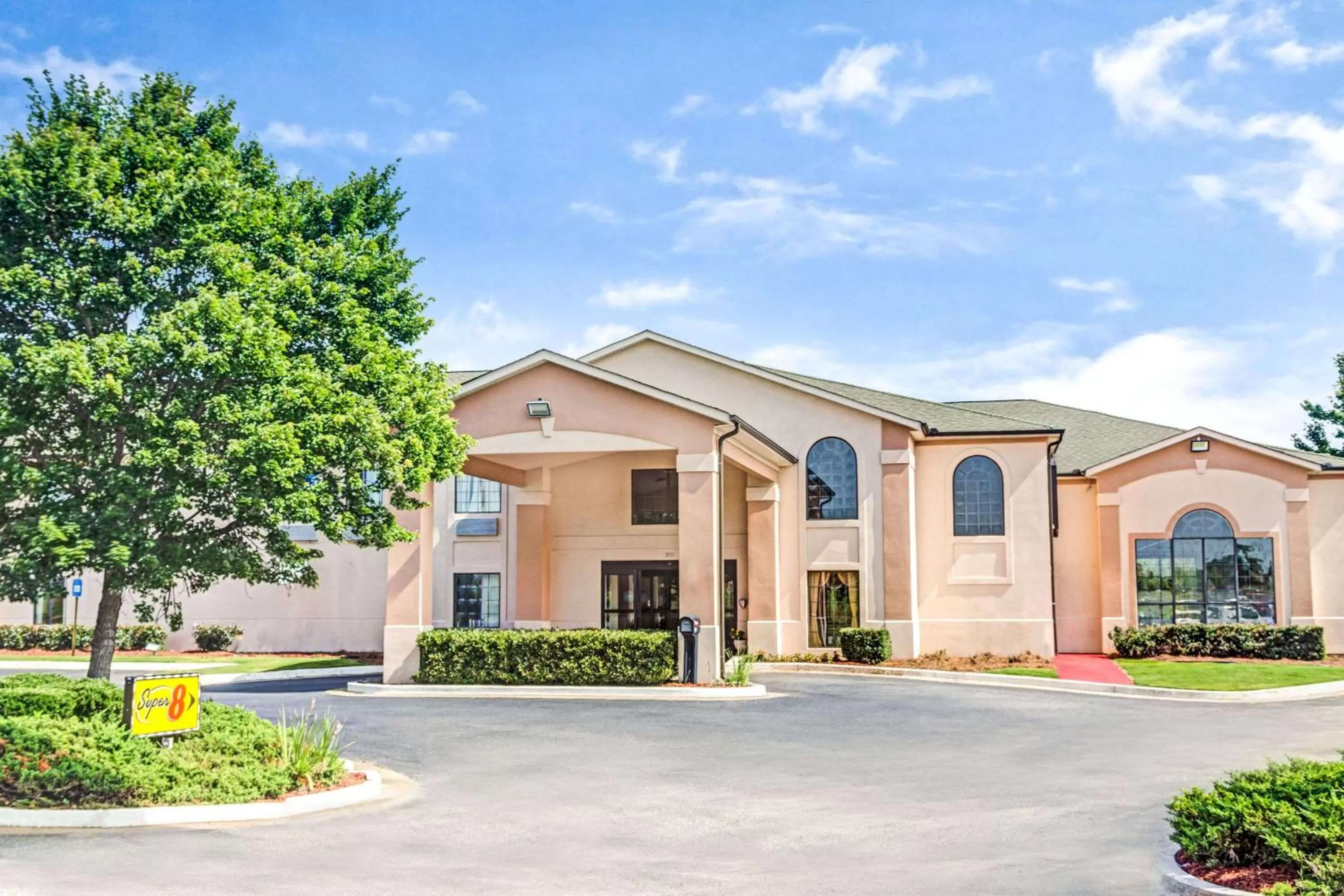 Property building in Super 8 by Wyndham Dawsonville