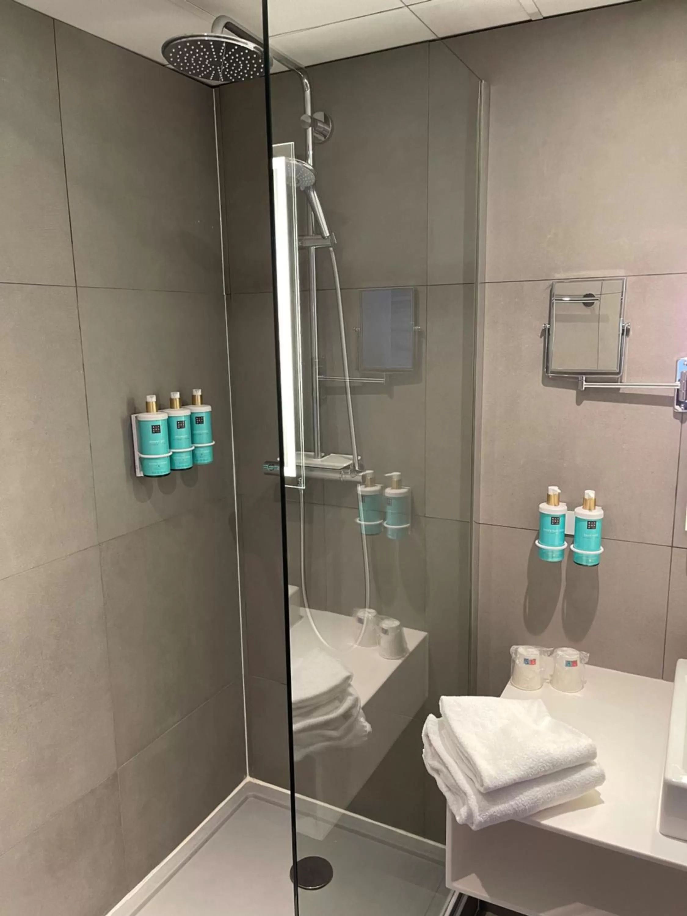 Bathroom in Novotel Tours Centre Gare