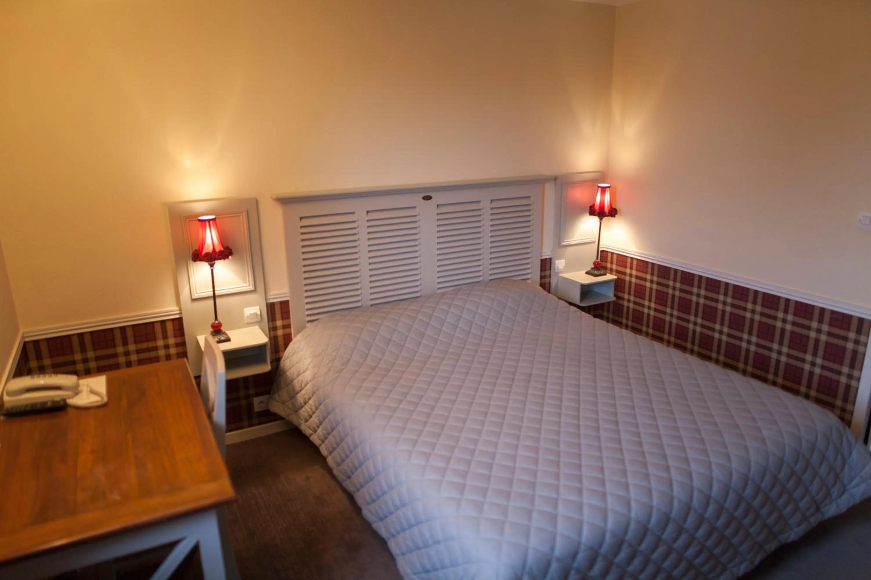 Photo of the whole room, Bed in The Originals City, Le Cottage Hôtel, Bruay-la-Buissière