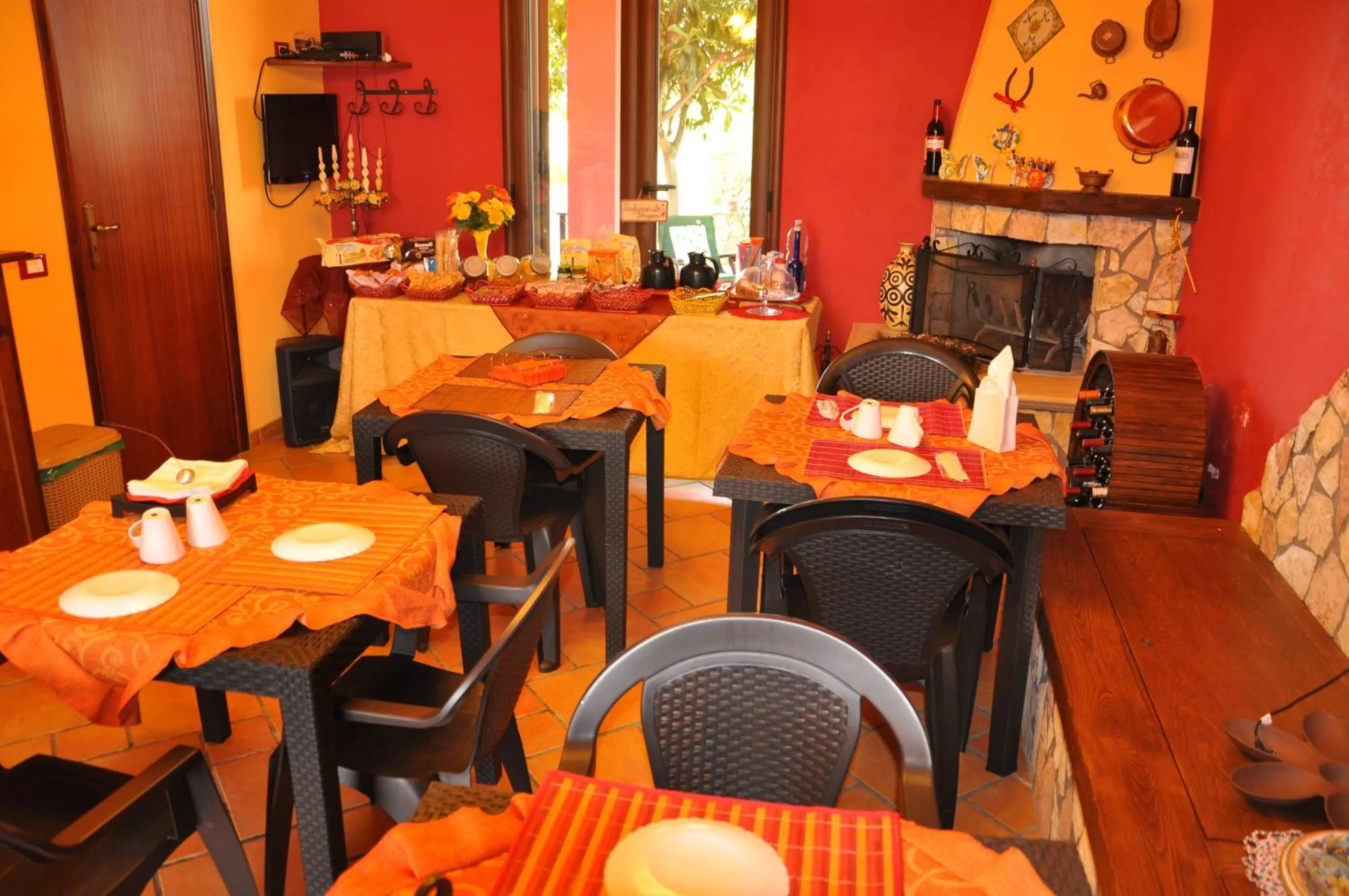 Communal lounge/ TV room in Profumo di Zagara