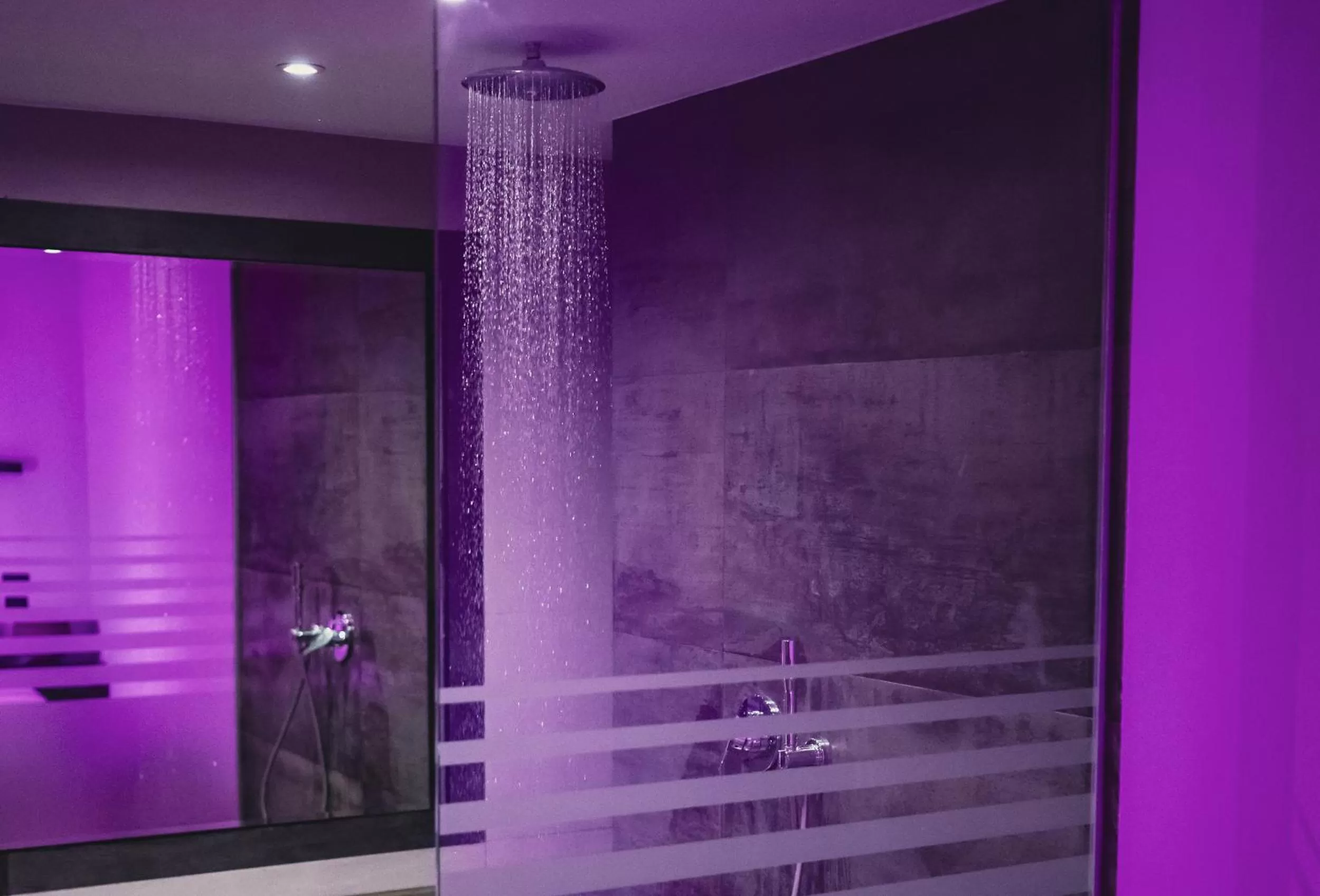 Shower in Pines Hotel