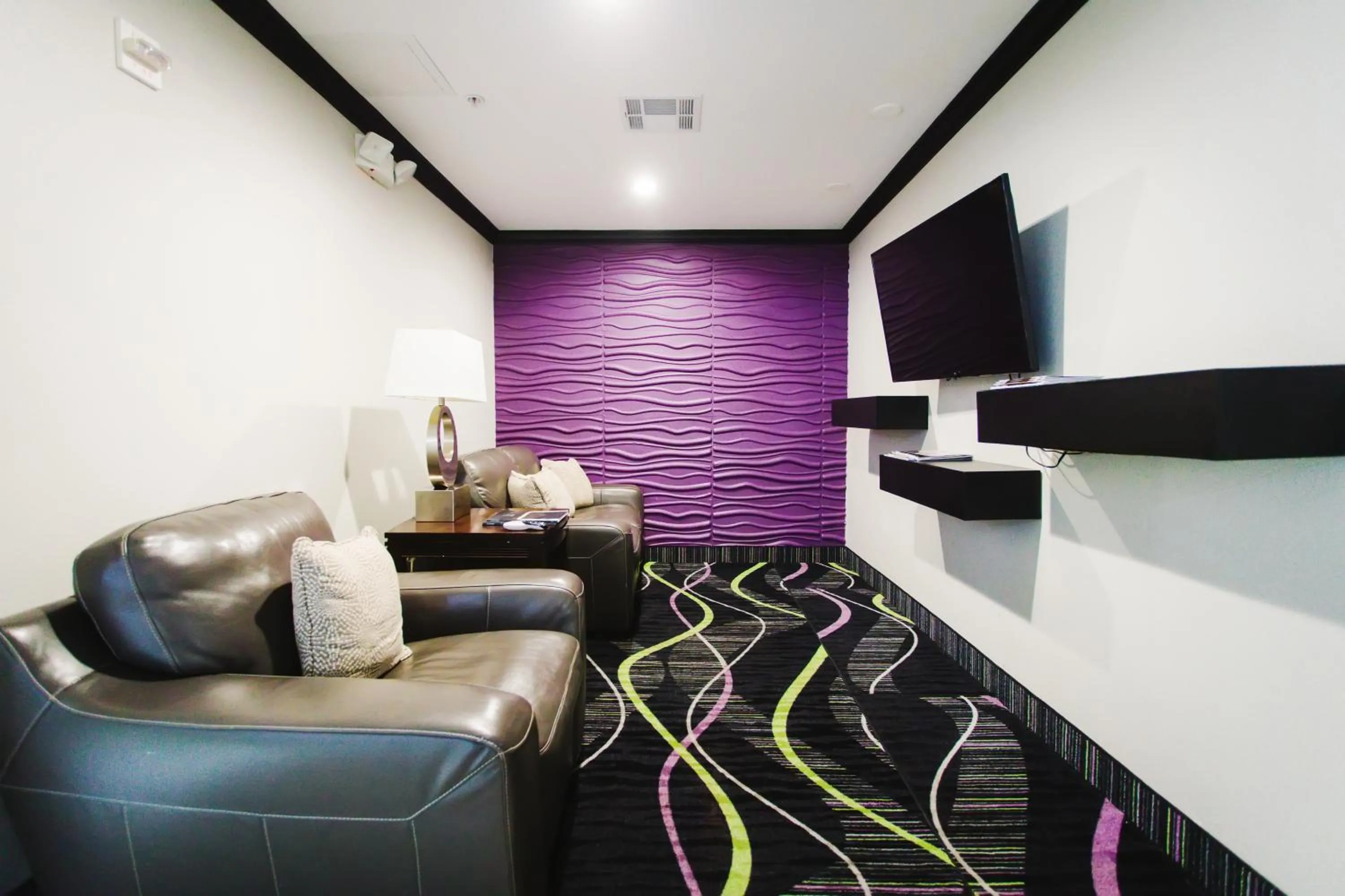 Seating area in Palacio Royale Inn Signature Katy