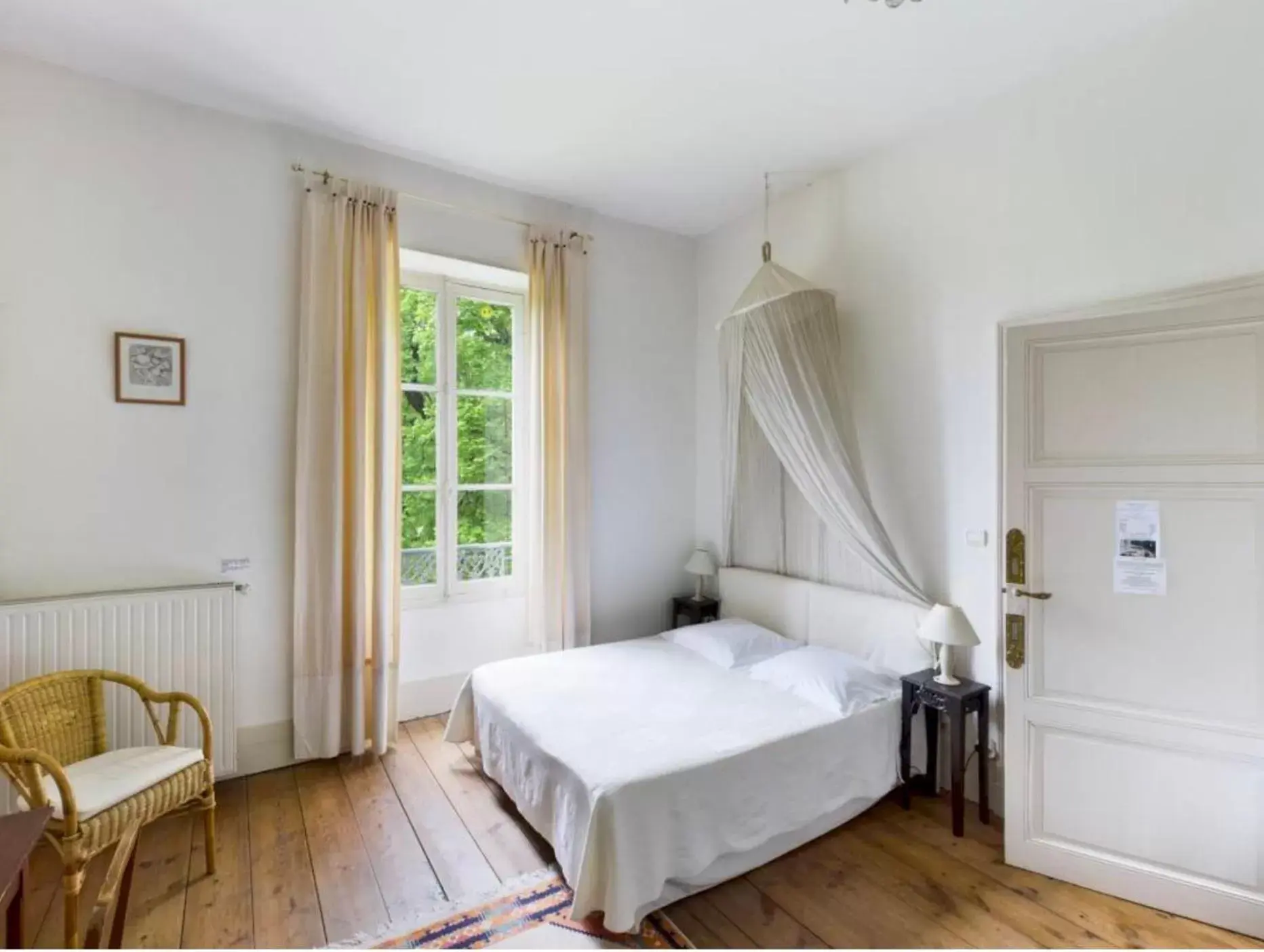 Double Room with Private Bathroom in Queen's Escape Double Room with Private Bathroom in Queen's Escape