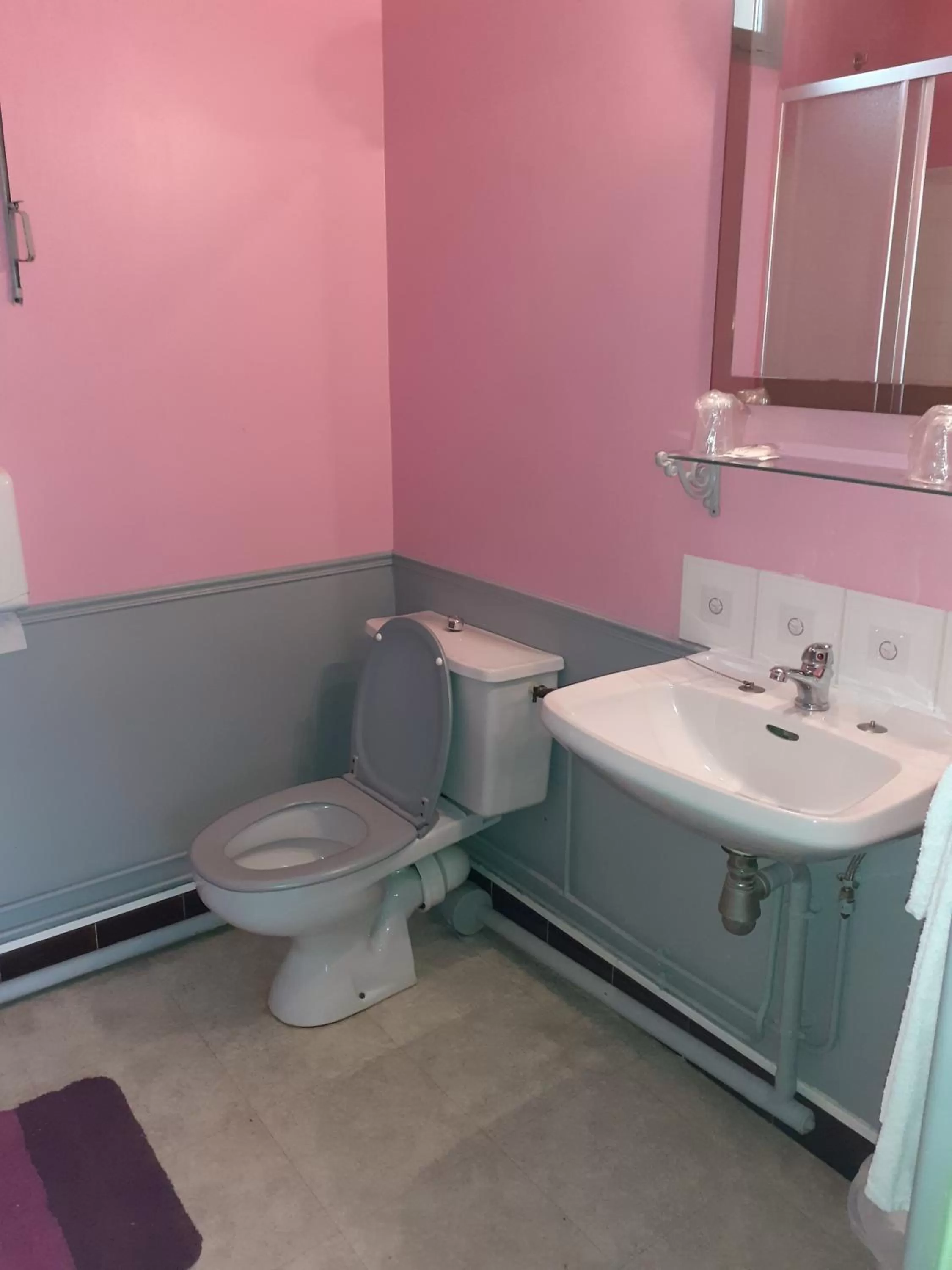 Bathroom in Hotel du chateau blanc