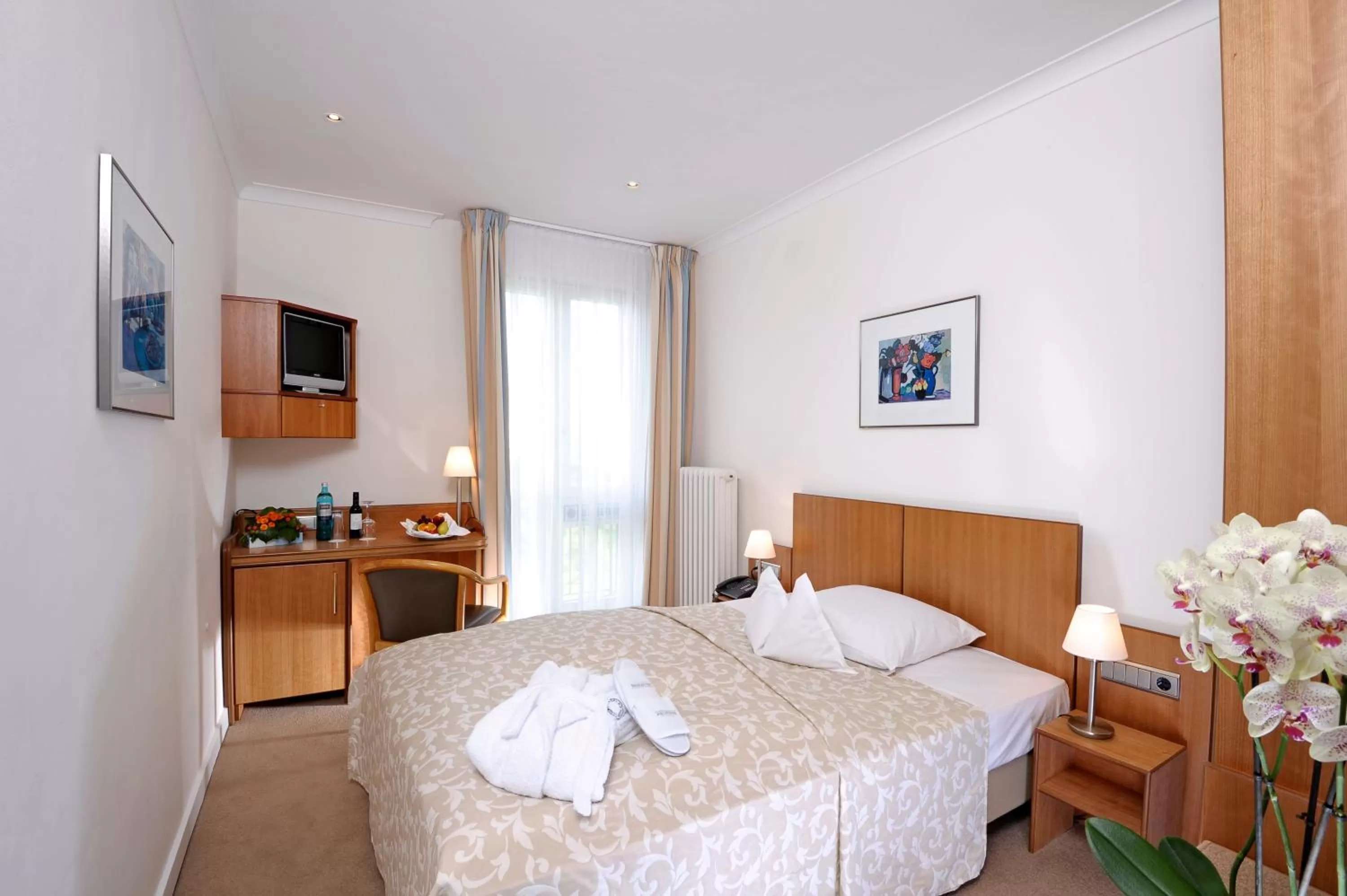 Bed in Hotel Baseler Hof