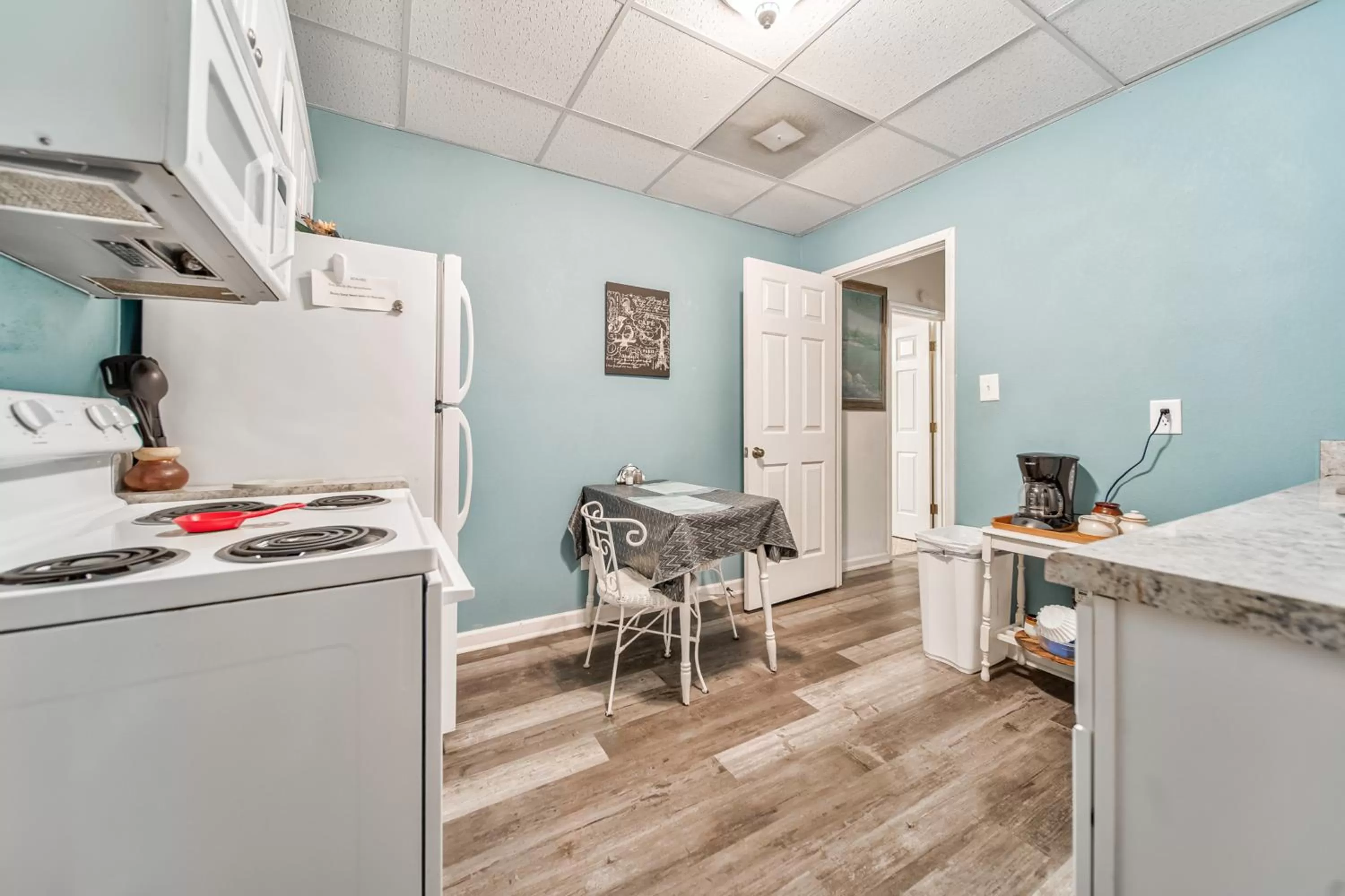 Kitchen/Kitchenette in Cool River Condo II