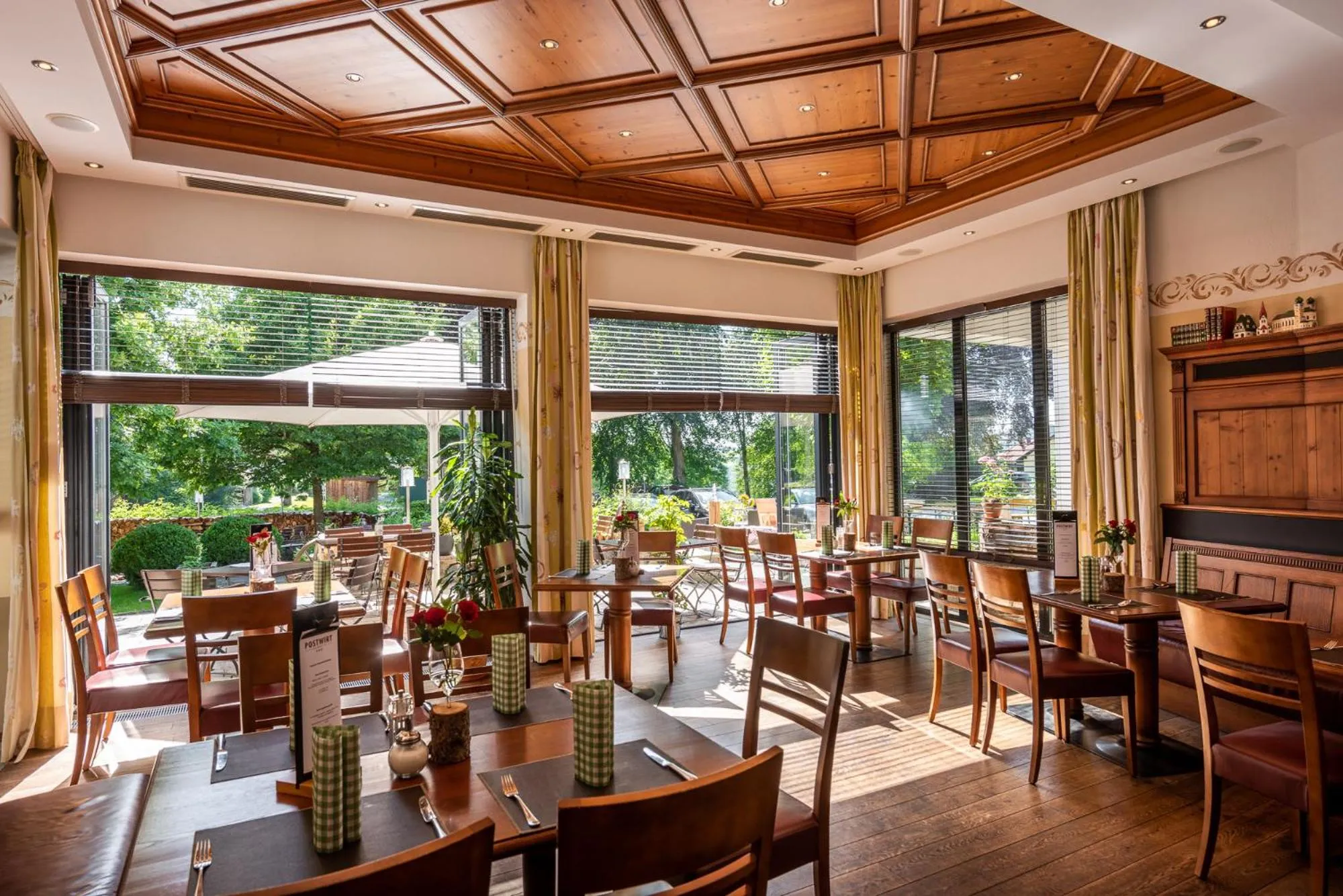 Restaurant/places to eat in Landhotel Postwirt