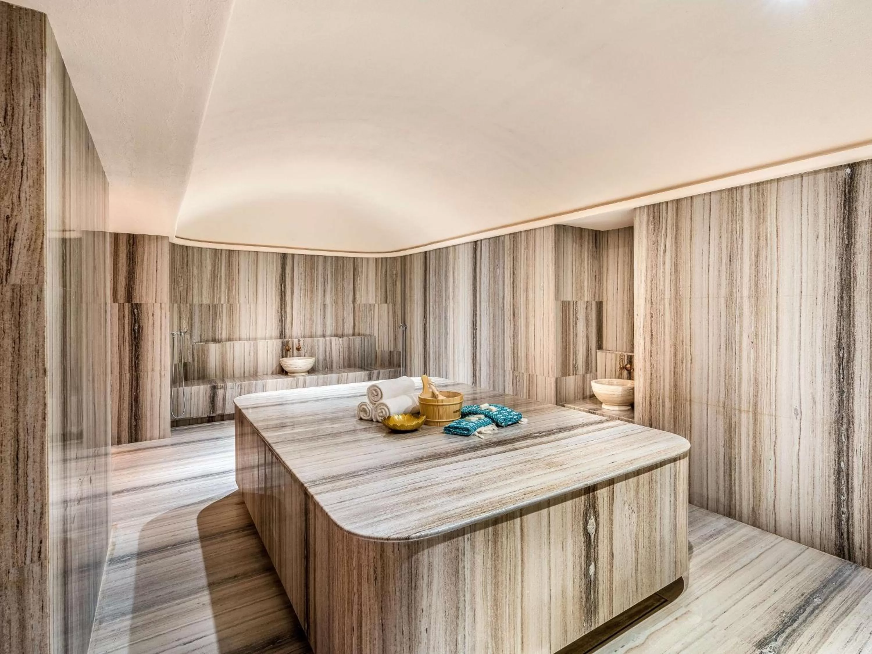 Steam room, Bed in Rixos Gulf Hotel Doha