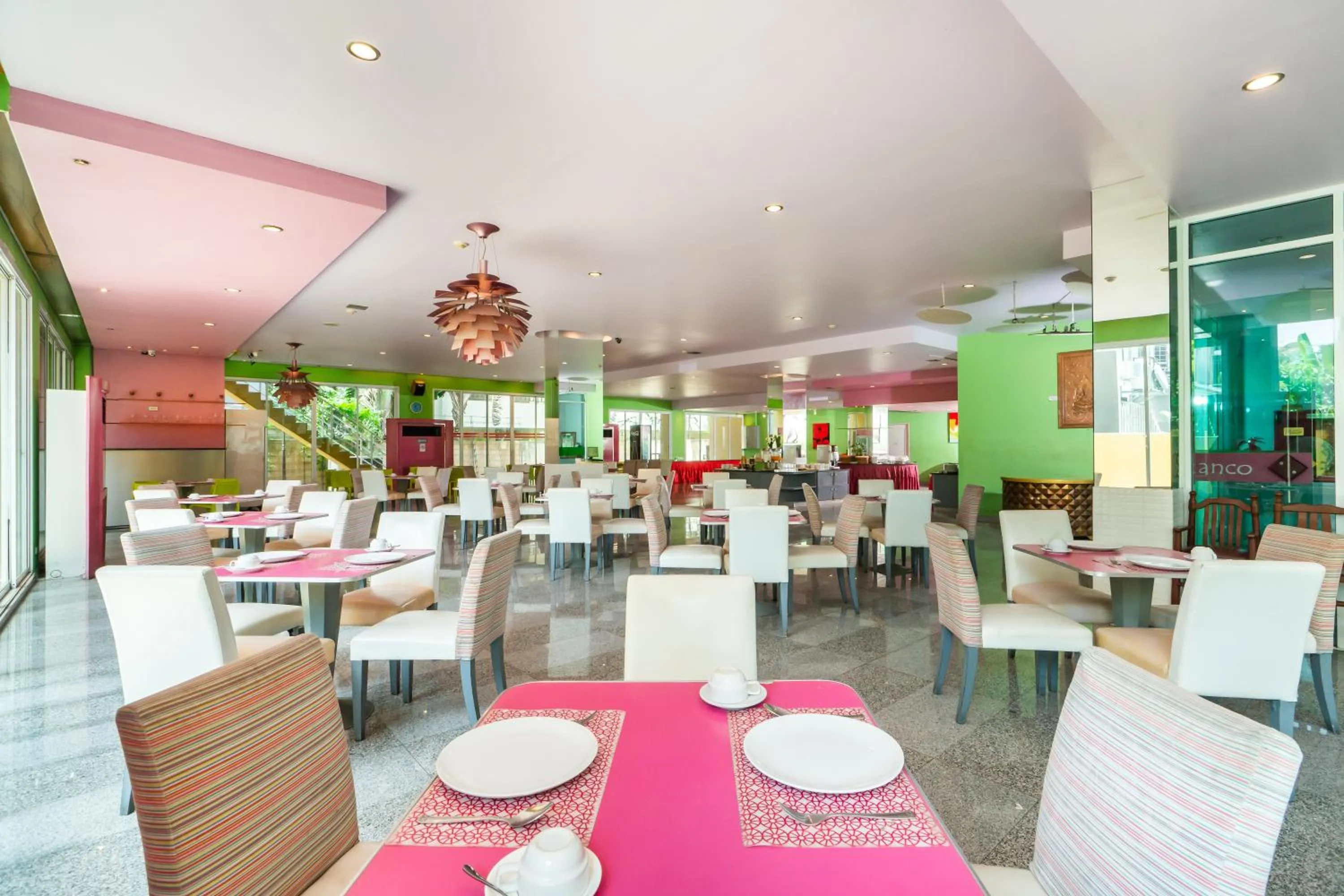 Restaurant/places to eat in Bella Villa Metro