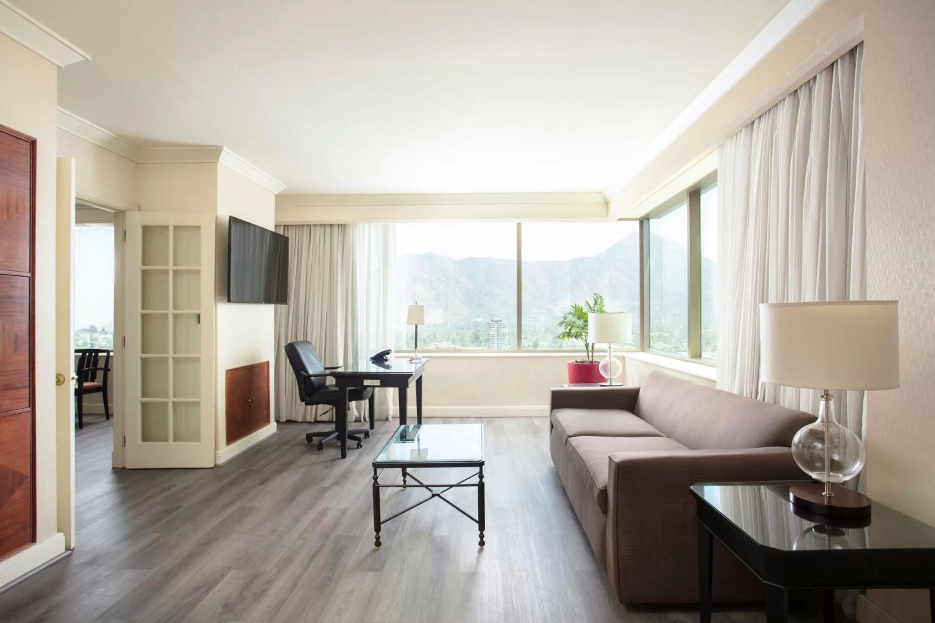 Photo of the whole room in Santiago Marriott Hotel