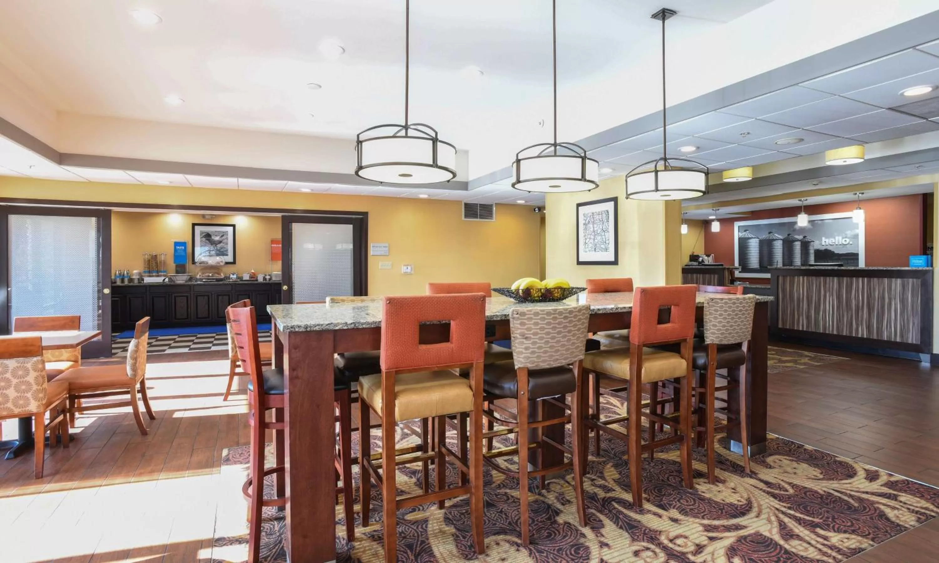 Dining area in Hampton Inn Dry Ridge