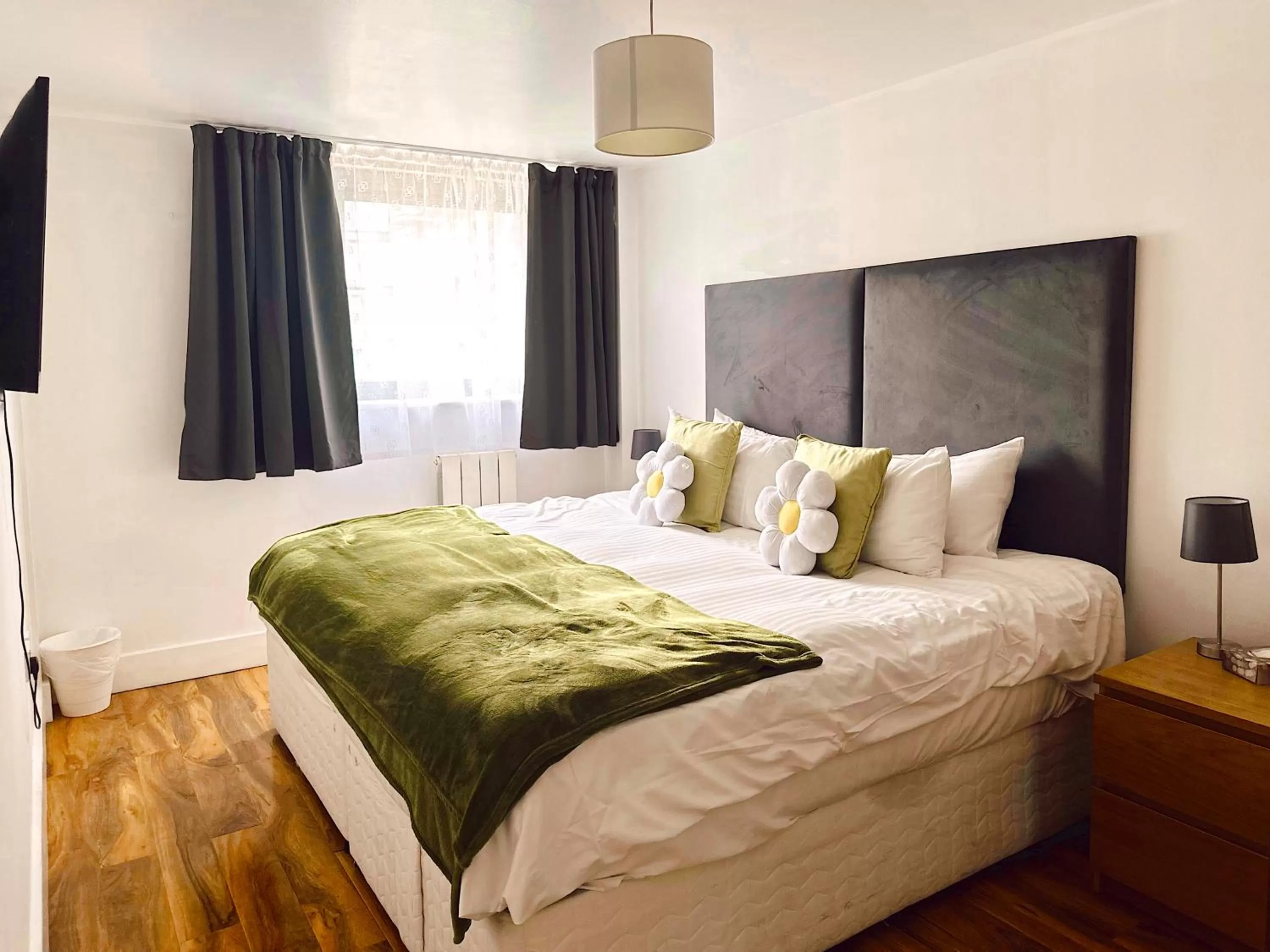 Bed in Canary Wharf - Luxury Apartments