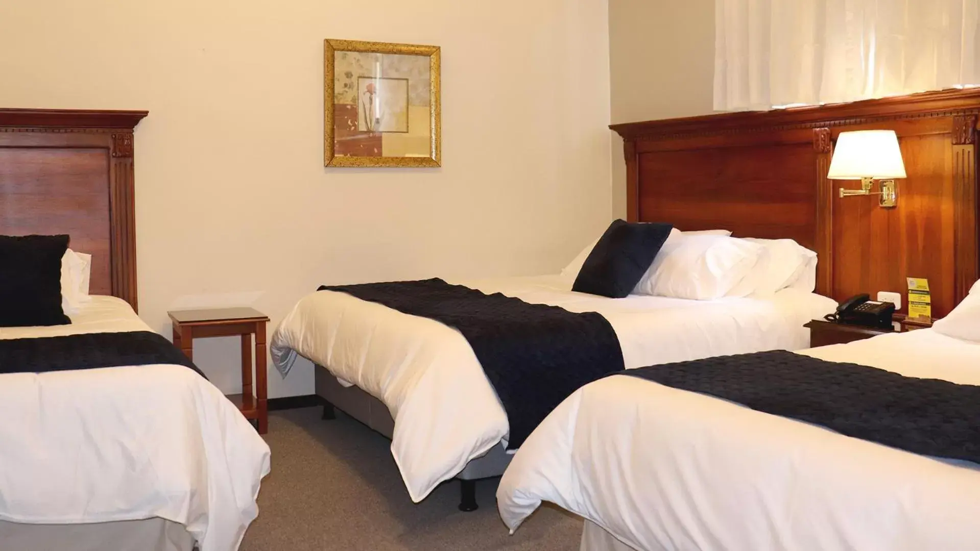 Standard Triple Room in Hotel Florida Standard Triple Room in Hotel Florida