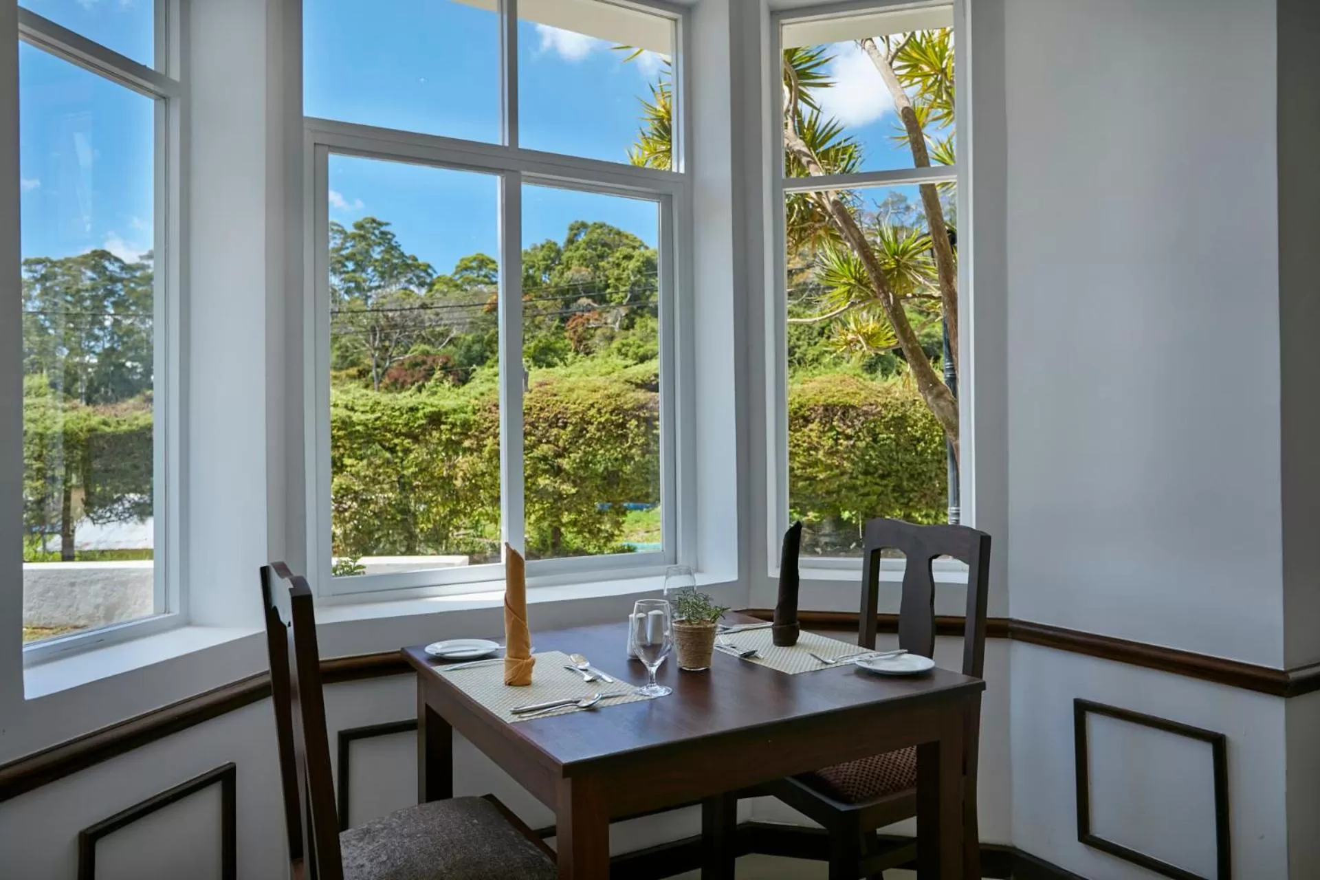 Restaurant/places to eat in Galway Heights Hotel