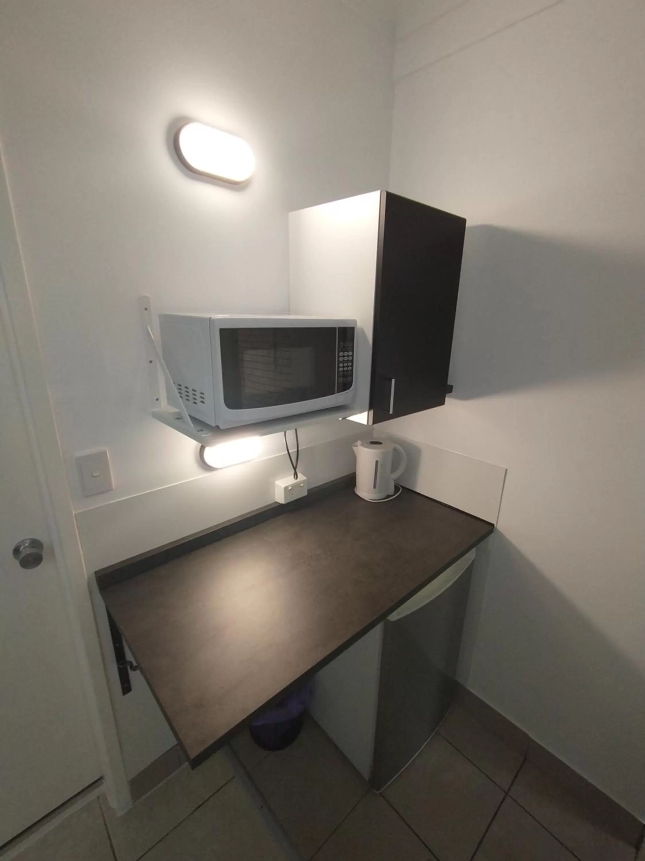 Kitchen or kitchenette in Aspley Sunset Motel
