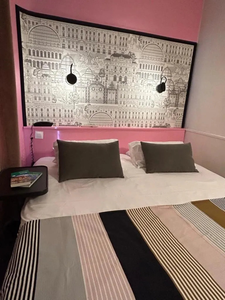 Bed in Hôtel de la Croix-Rousse