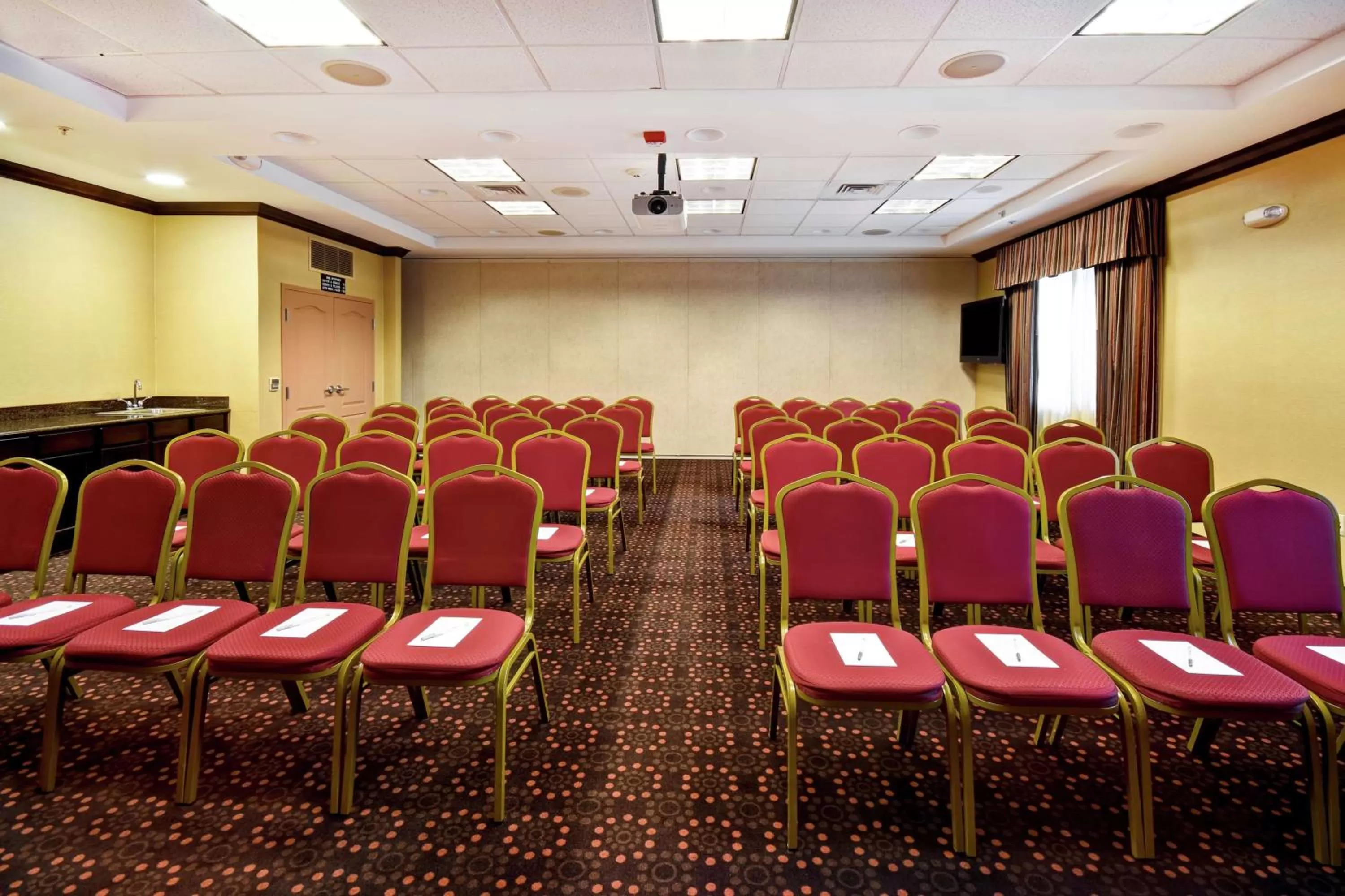 Meeting/conference room in Hampton Inn & Suites Folsom