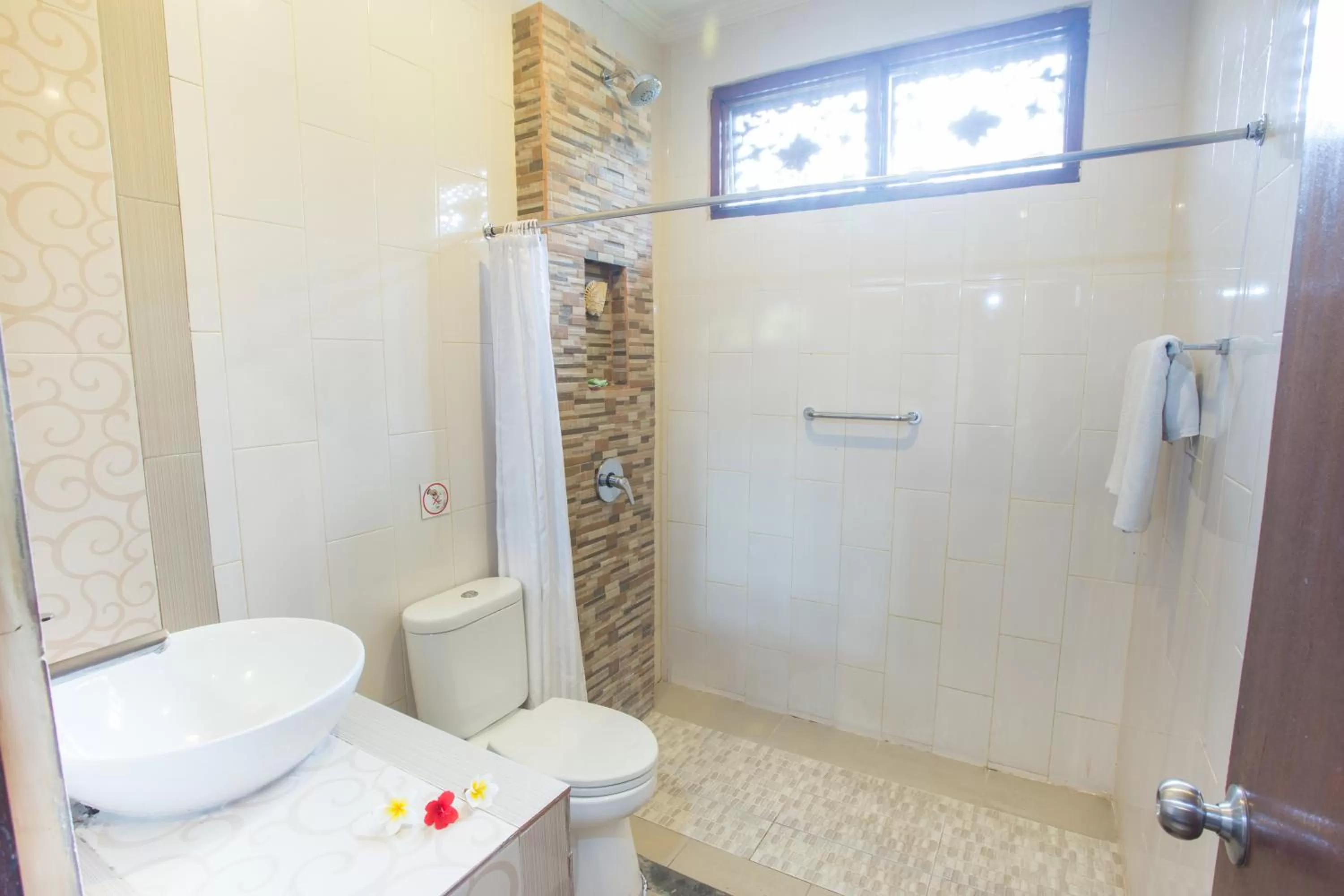 Bathroom in Hotel Sinar Bali Legian