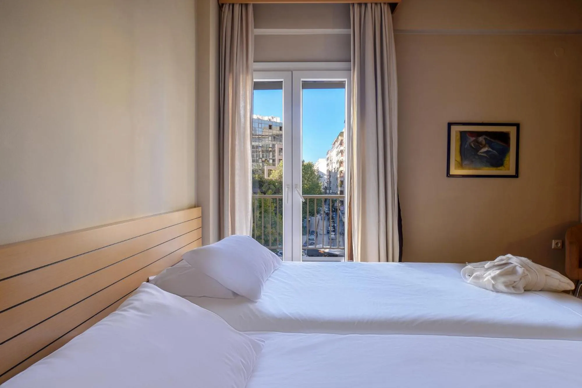 View (from property/room), Bed in Astoria Hotel Thessaloniki