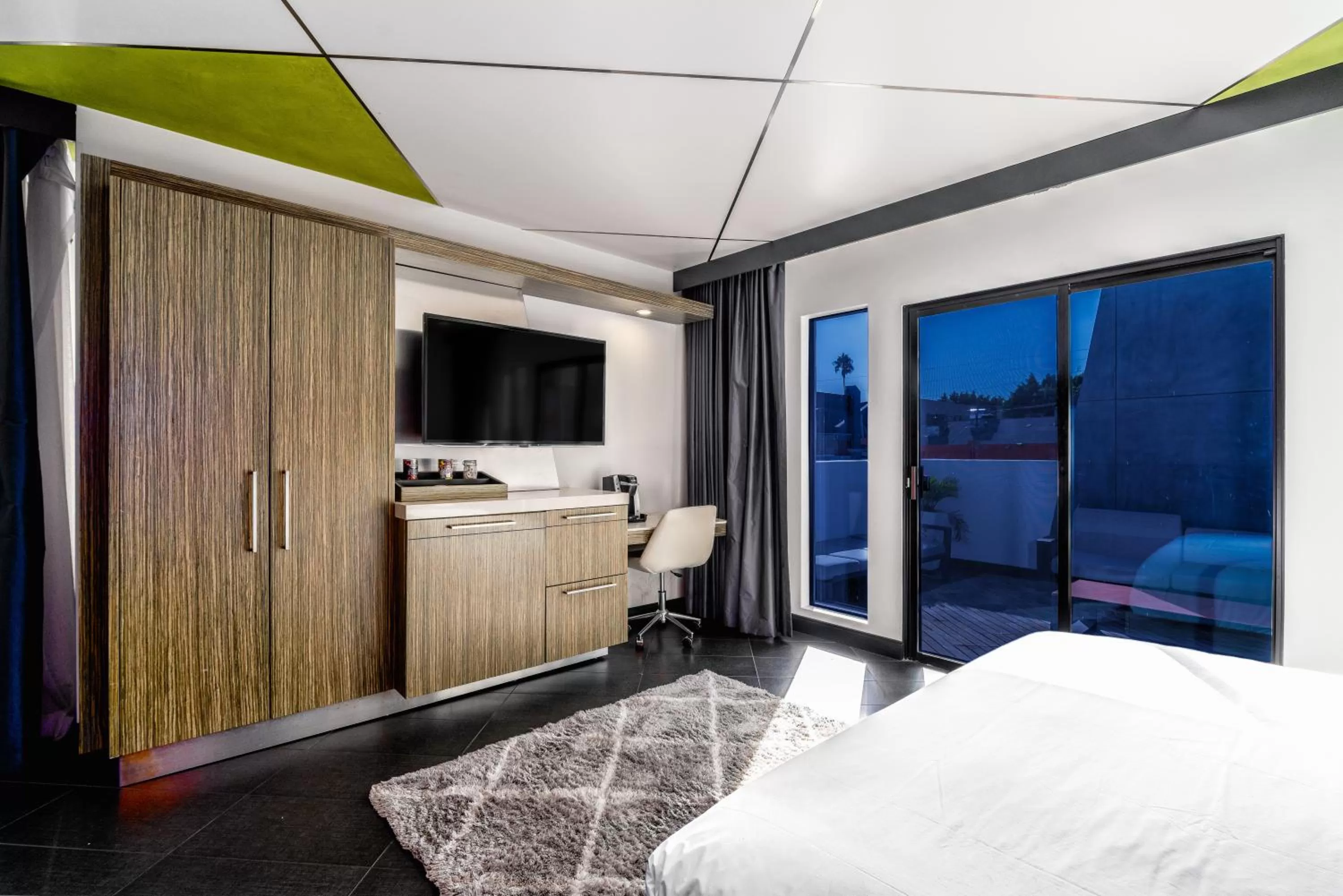 TV and multimedia, Bed in The Moment Hotel