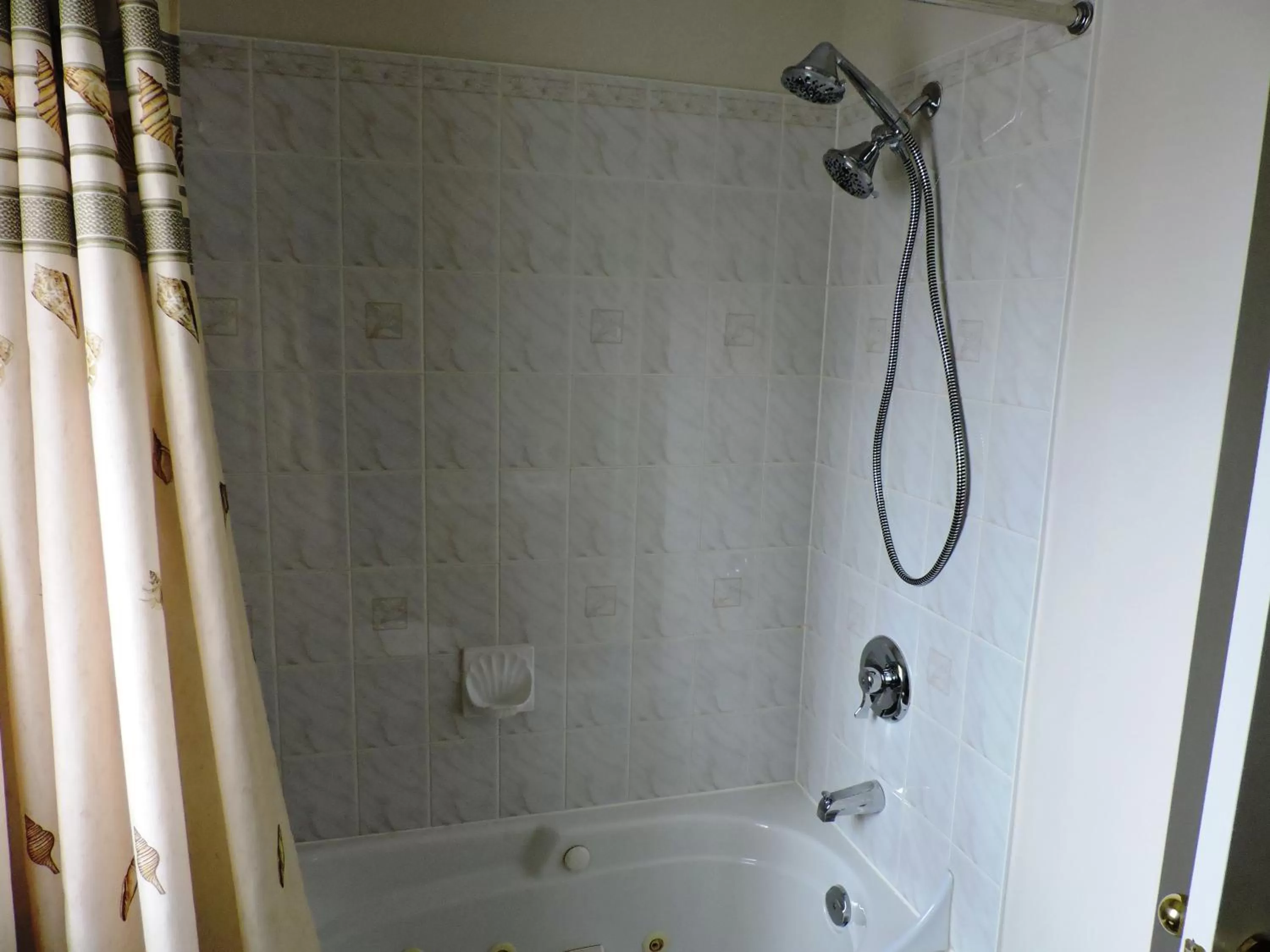 Bathroom in Tucked Inn the Harbour B&B