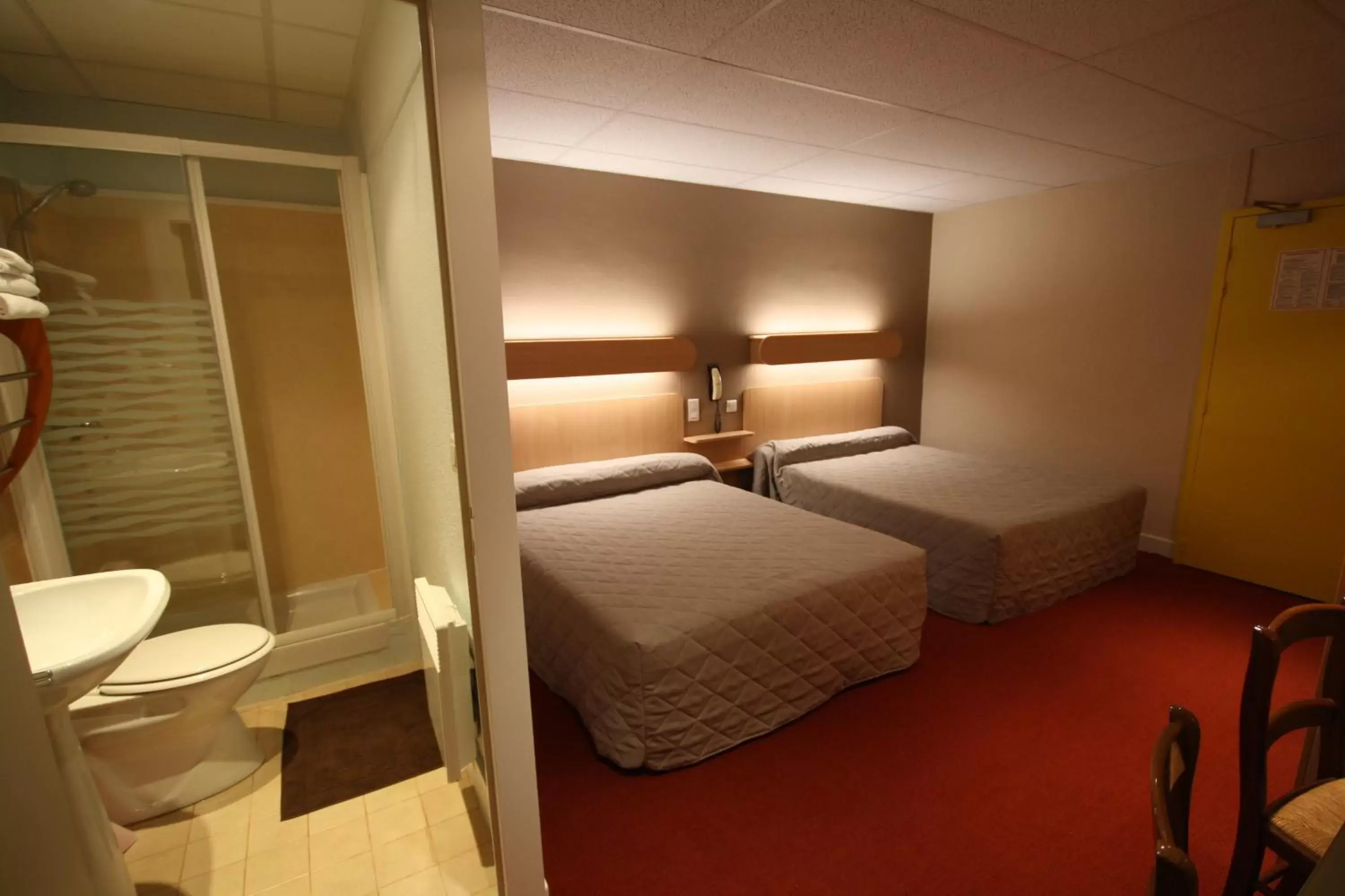 Quadruple Room in Logis Hotel L'ange Couronne Quadruple Room in Logis Hotel L'ange Couronne