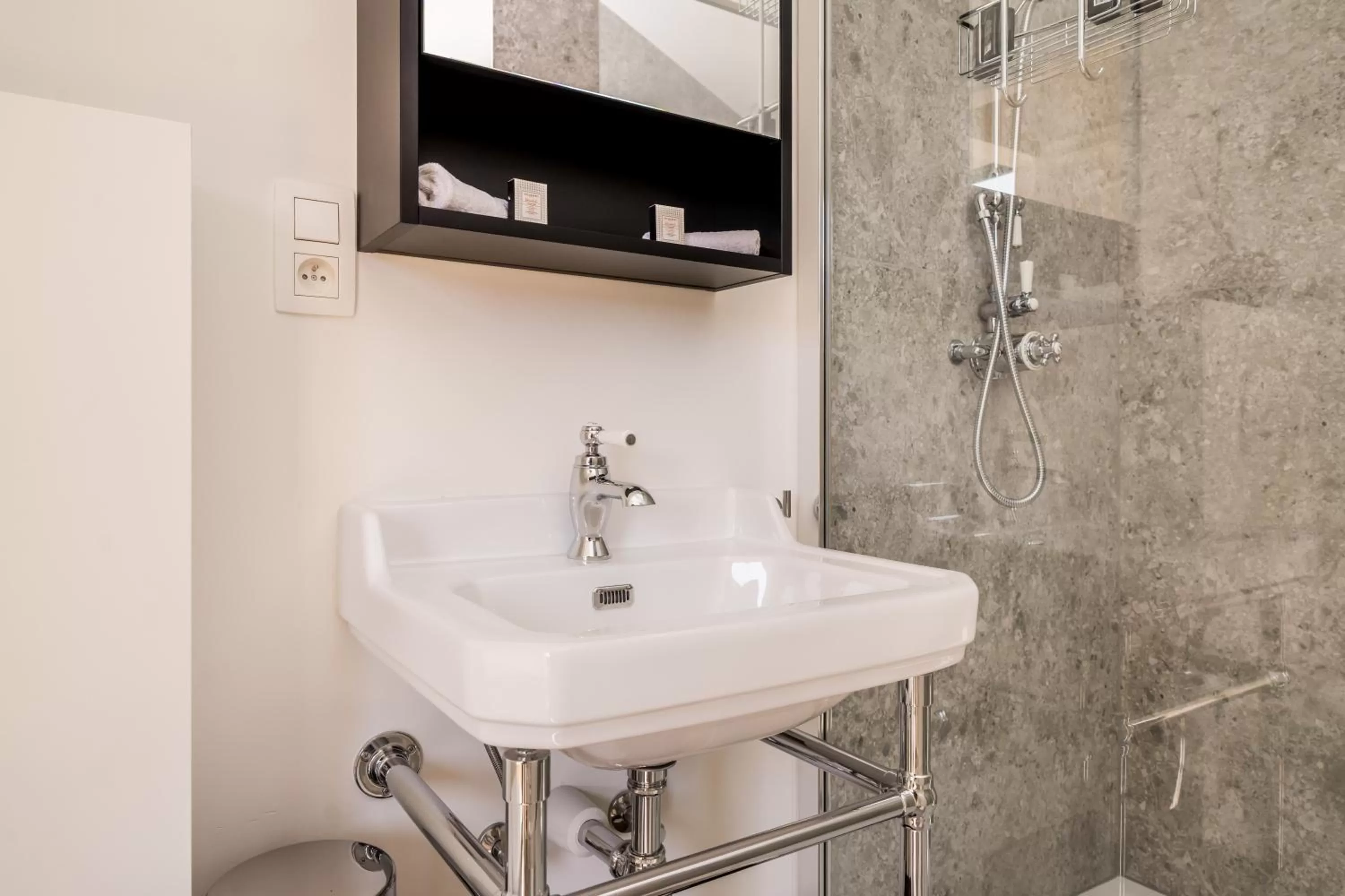 Shower in Quartier Le Sud