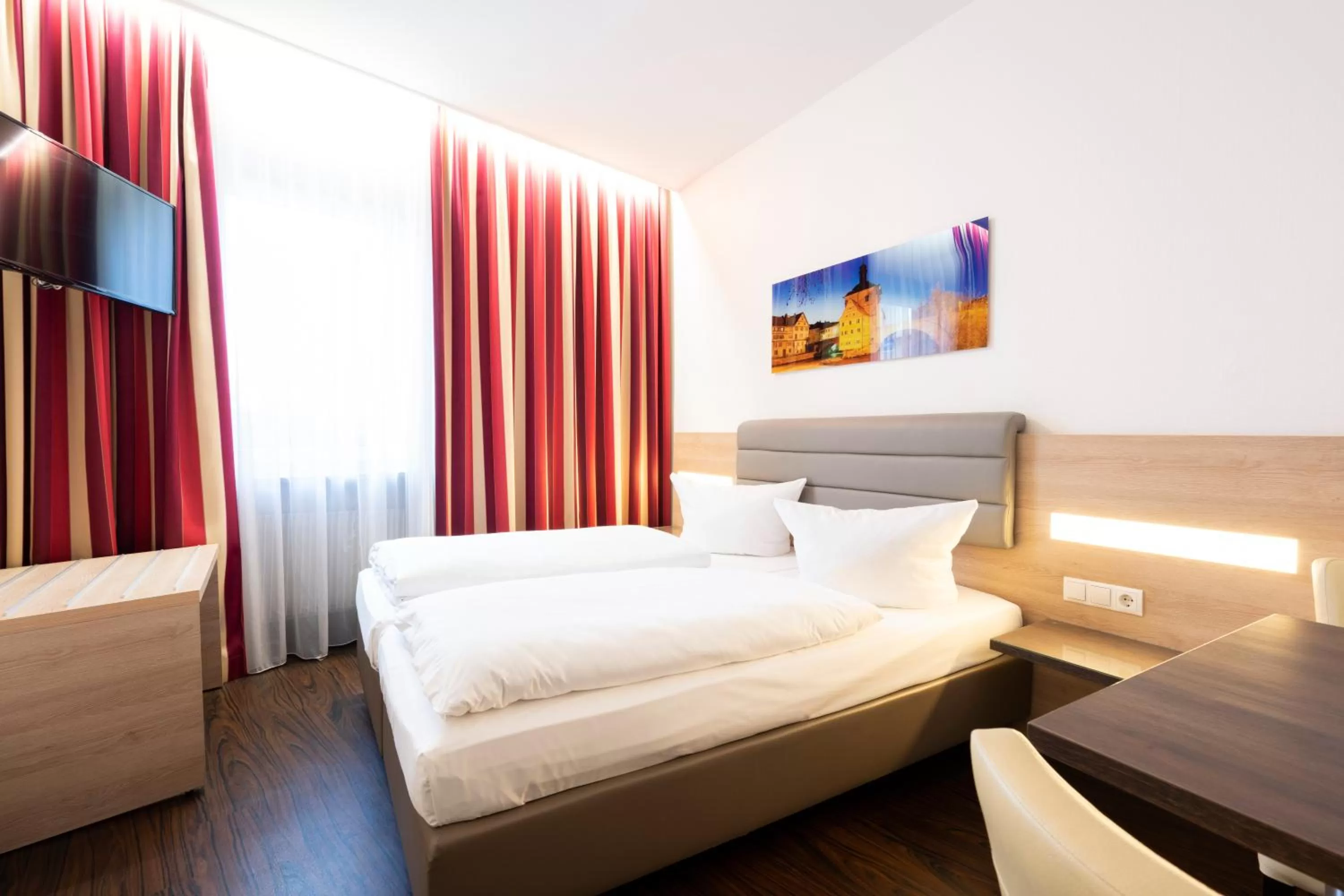 Photo of the whole room, Bed in Hotel National