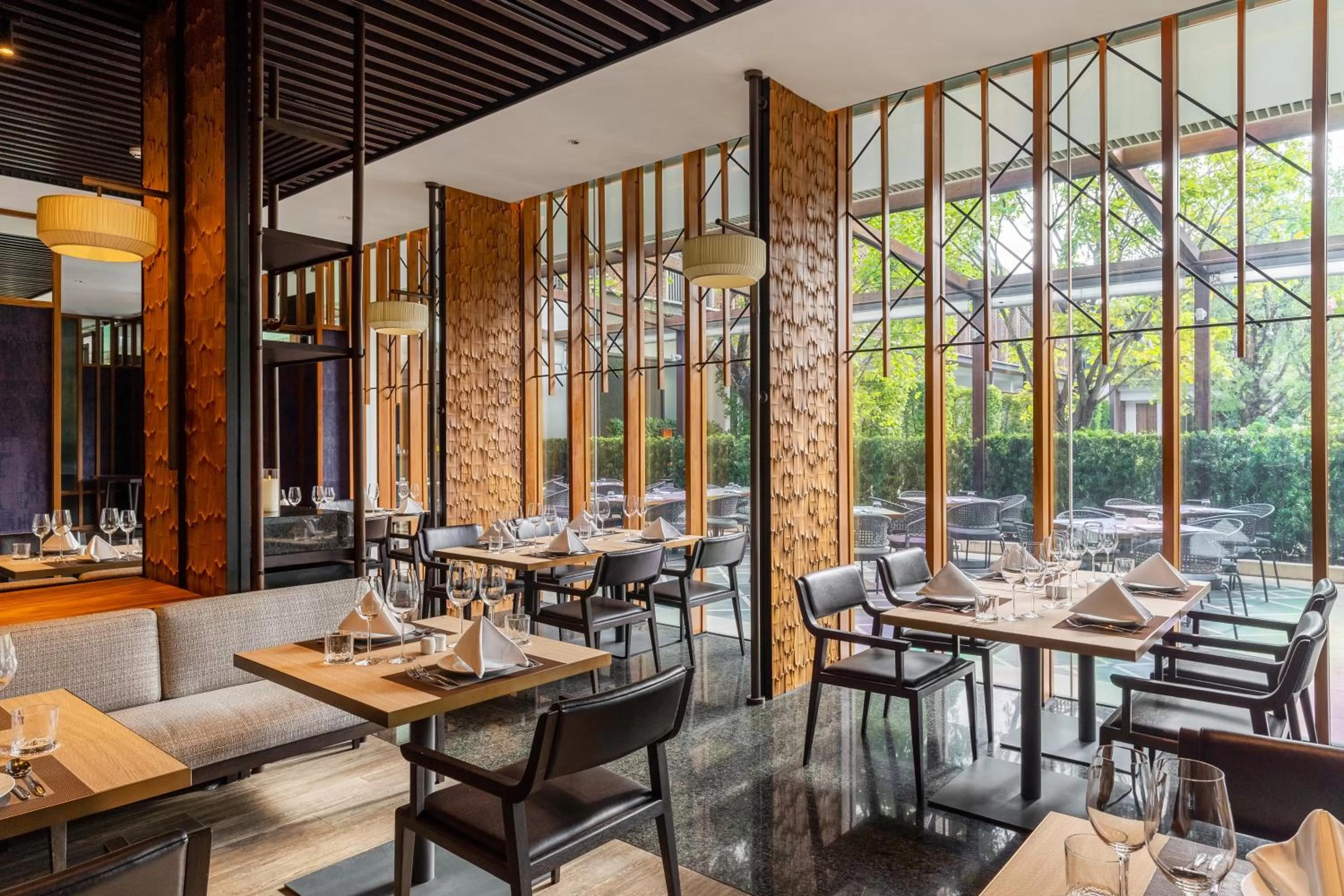 Restaurant/places to eat in Villa Deva Resort & Hotel Bangkok