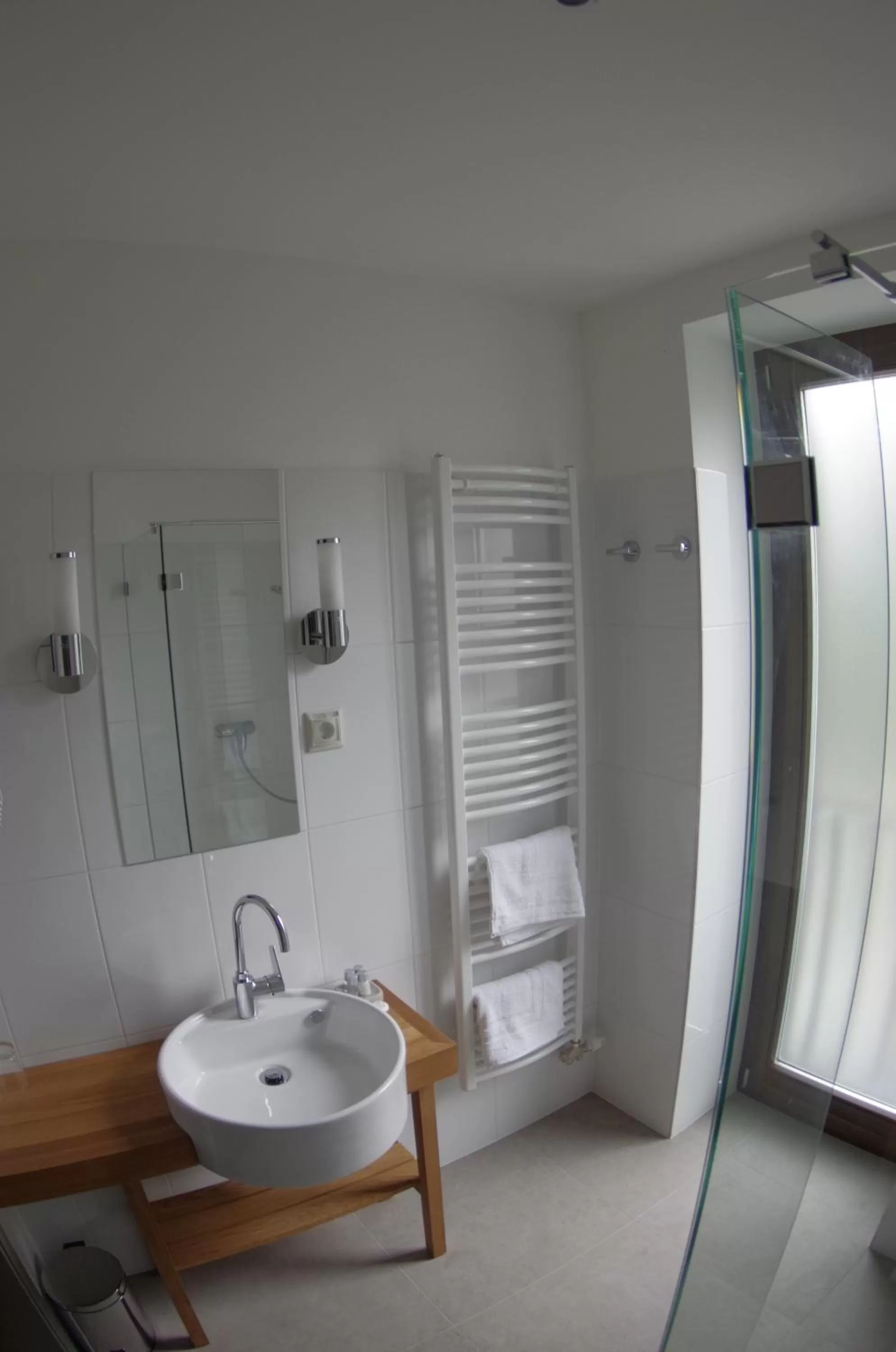 Shower in Hotel Therapia