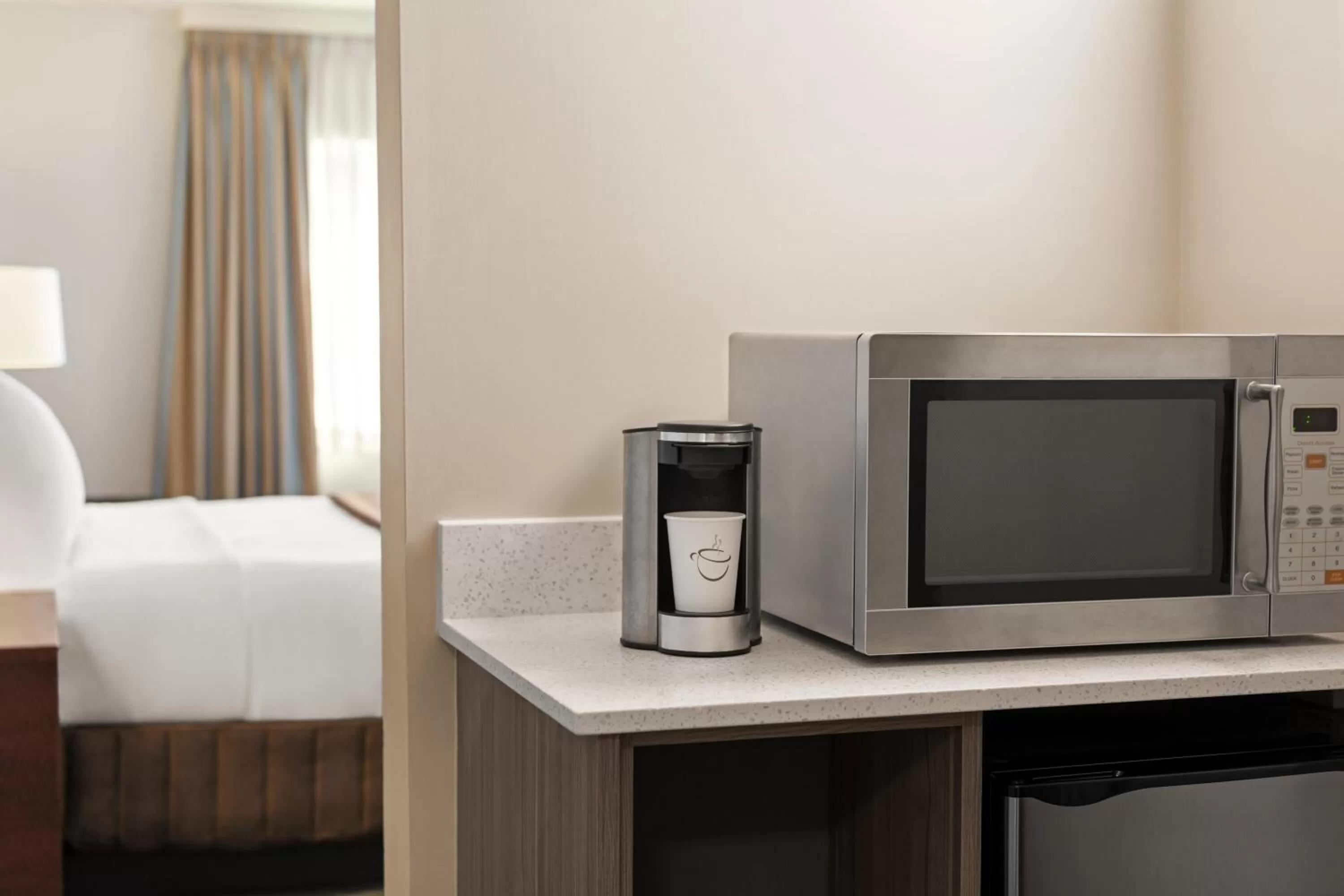 Coffee/tea facilities in Travelodge by Wyndham Calgary South