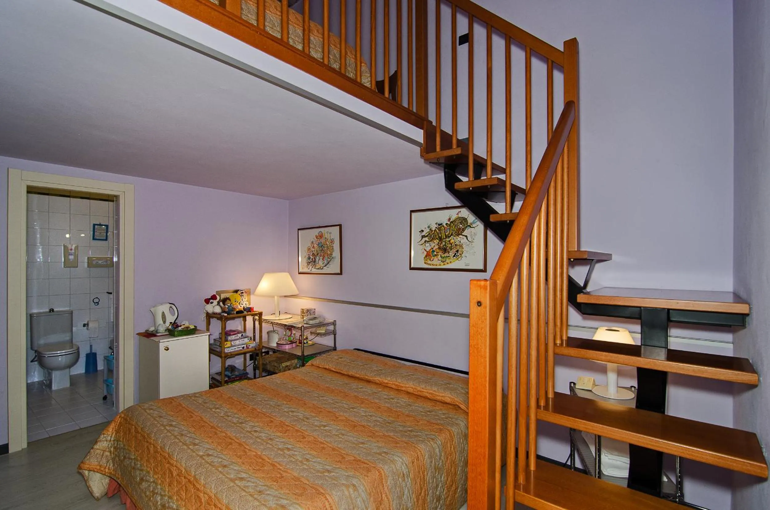 Shower, Bed in Hotel Rex