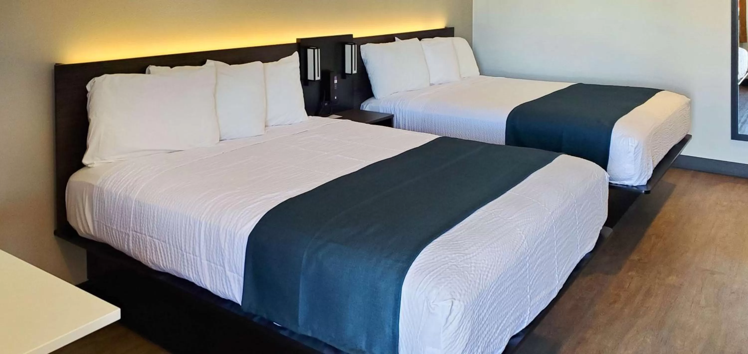 Bedroom, Bed in Motel 6 Los Angeles, CA - Downtown