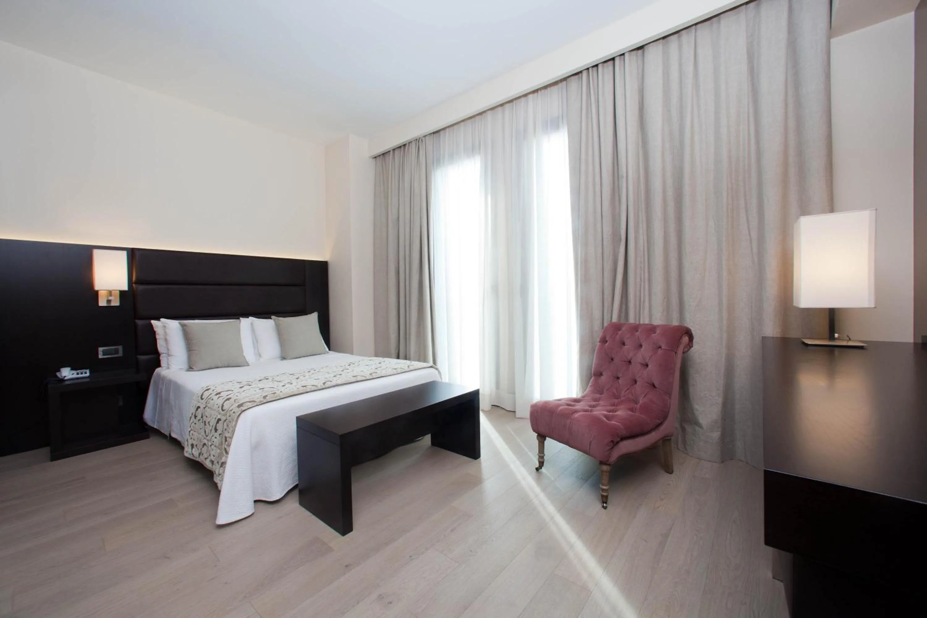 Day, Bed in Hotel Touring