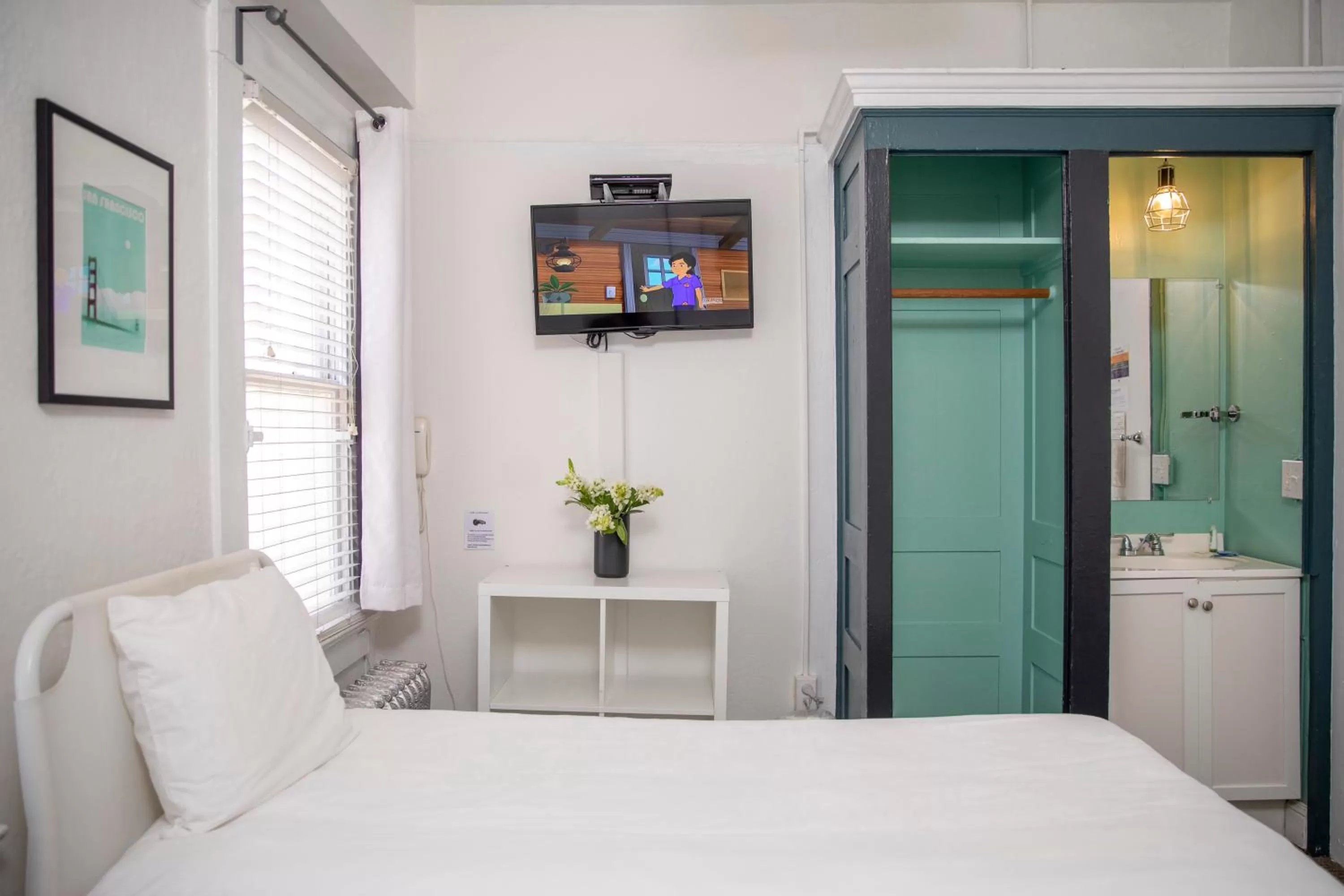 Economy Twin Room in Edwardian Hotel