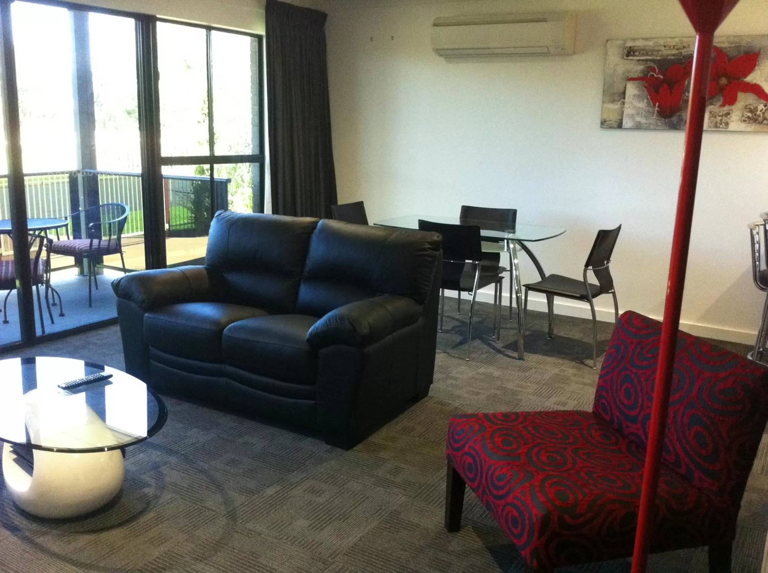Living room in Cattlemans Country Motor Inn & Serviced Apartments
