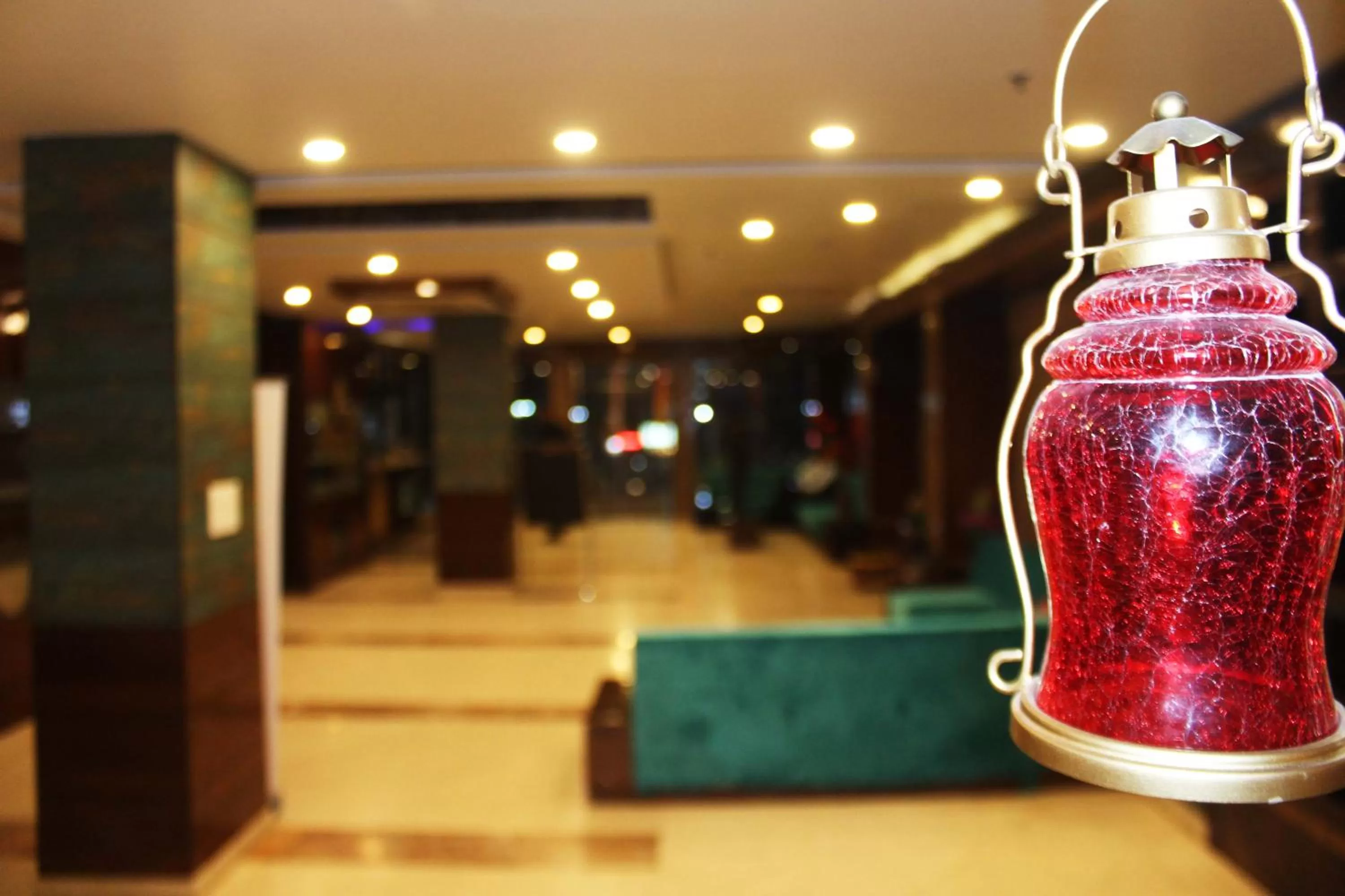 Facade/entrance in TGI Apple Inn