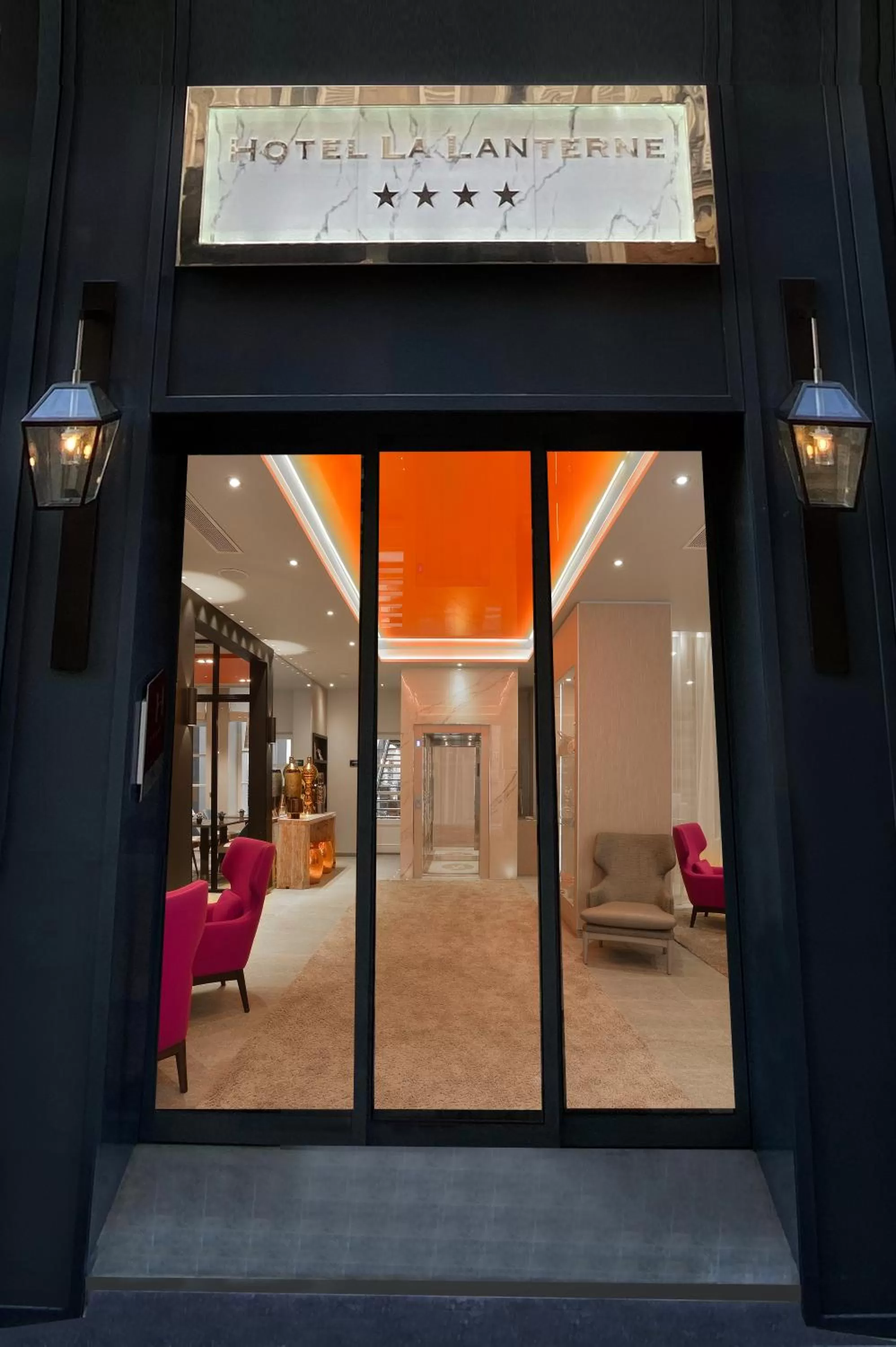 Facade/entrance in Hotel La Lanterne & Spa By Timhotel