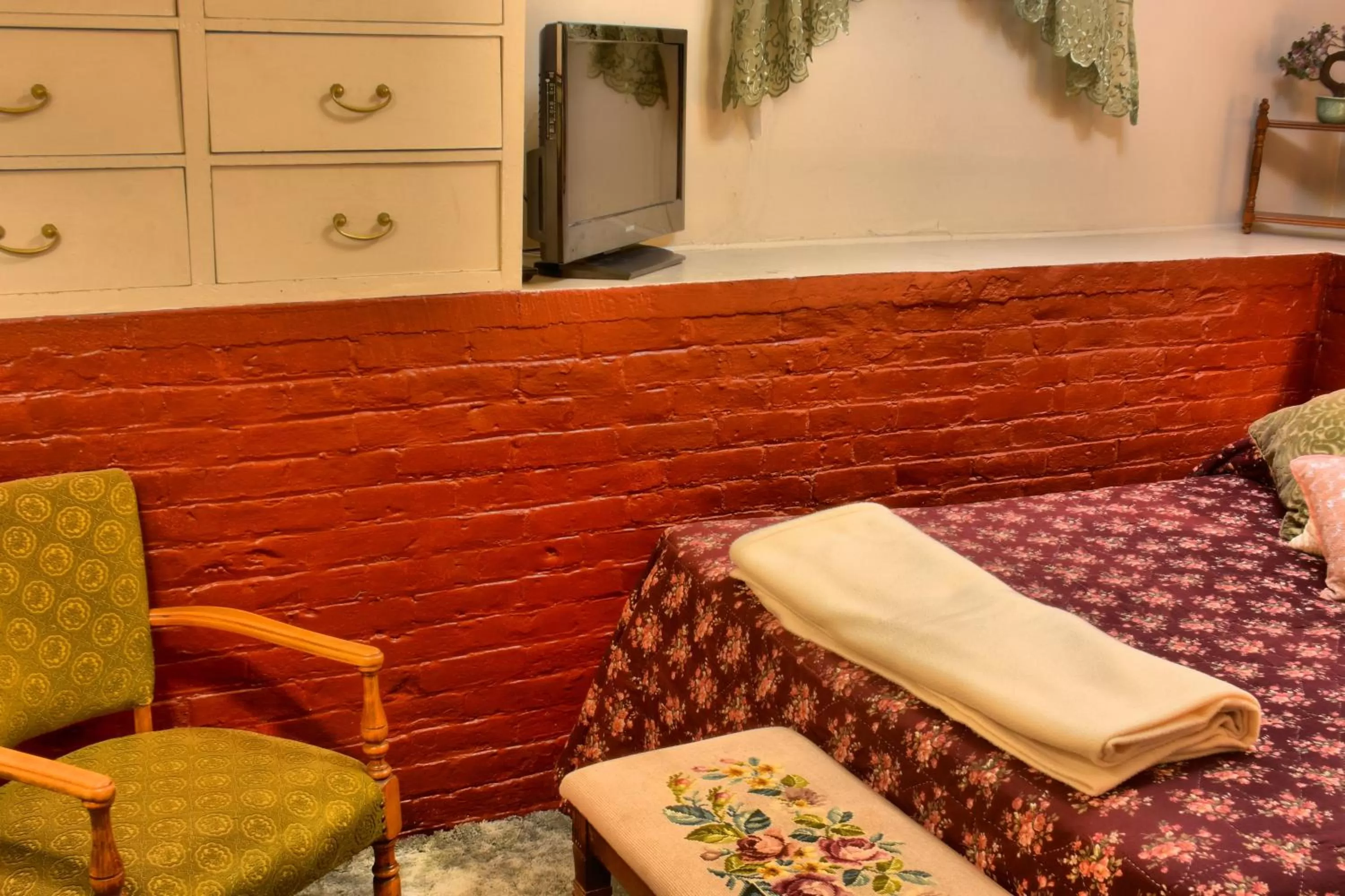 Decorative detail, Bathroom in Bard's Inn