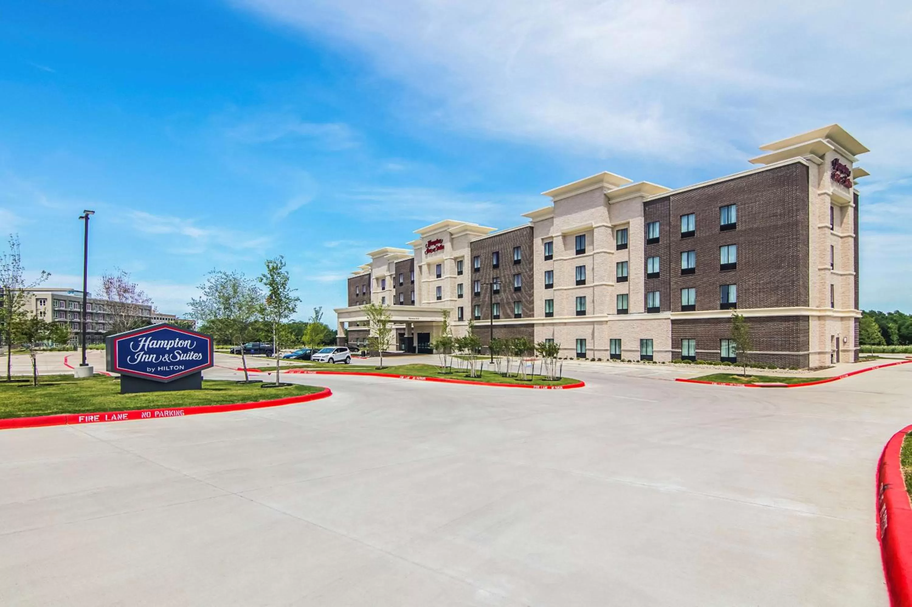 Property building in Hampton Inn & Suites-Dallas/Richardson